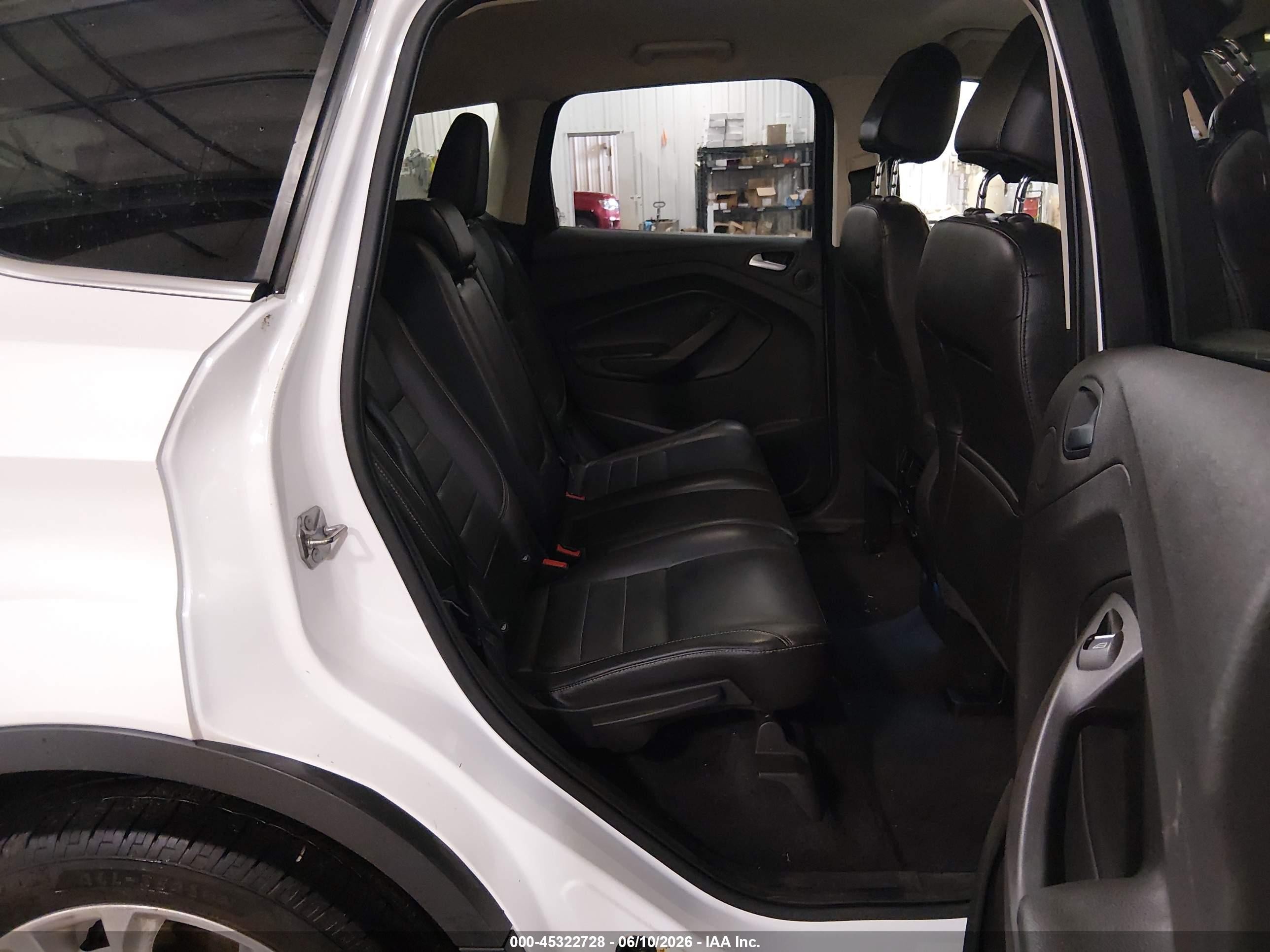 2015 Ford Escape Titanium White vin: 1FMCU9JX8FUC25474