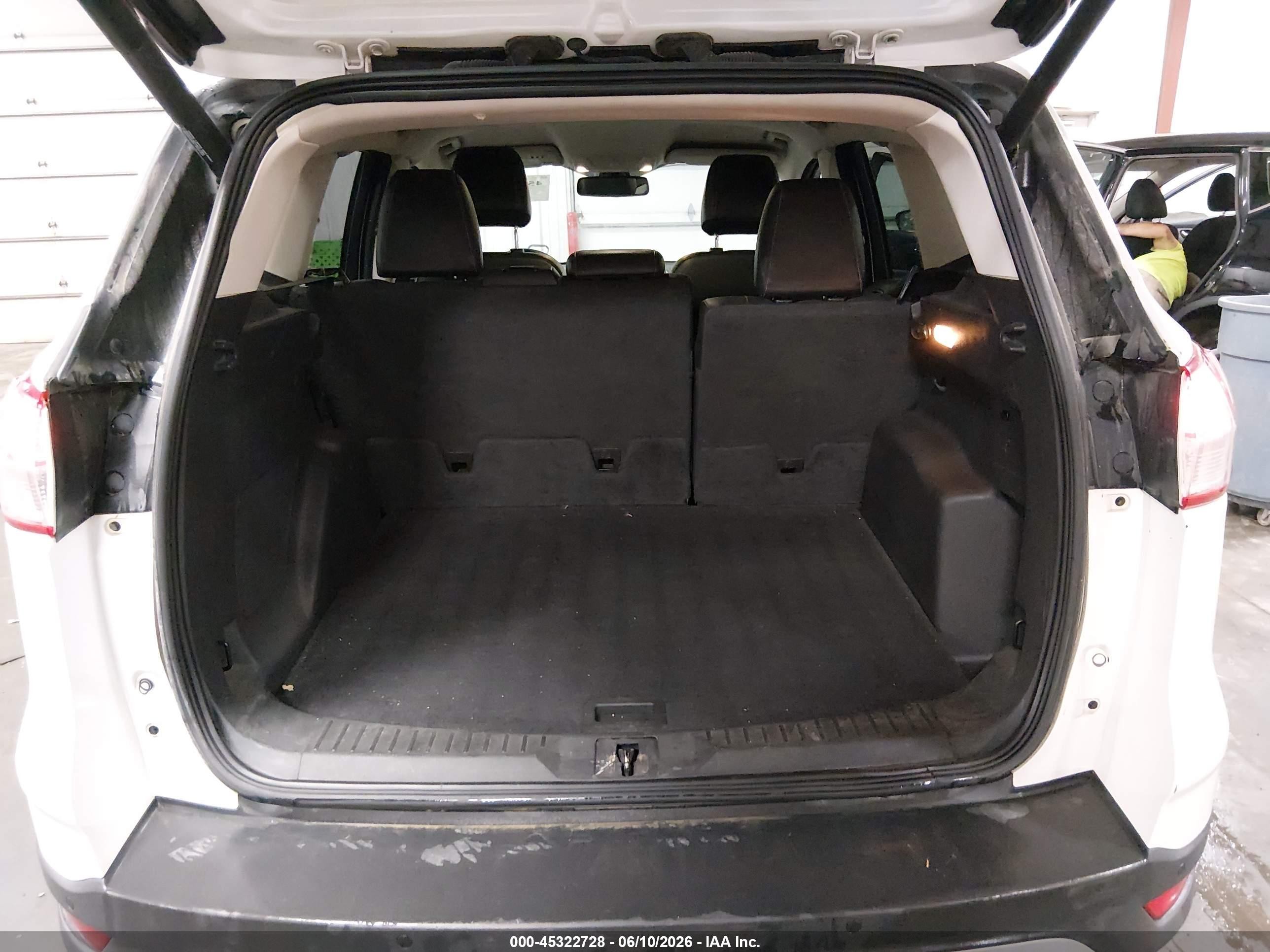 2015 Ford Escape Titanium White vin: 1FMCU9JX8FUC25474