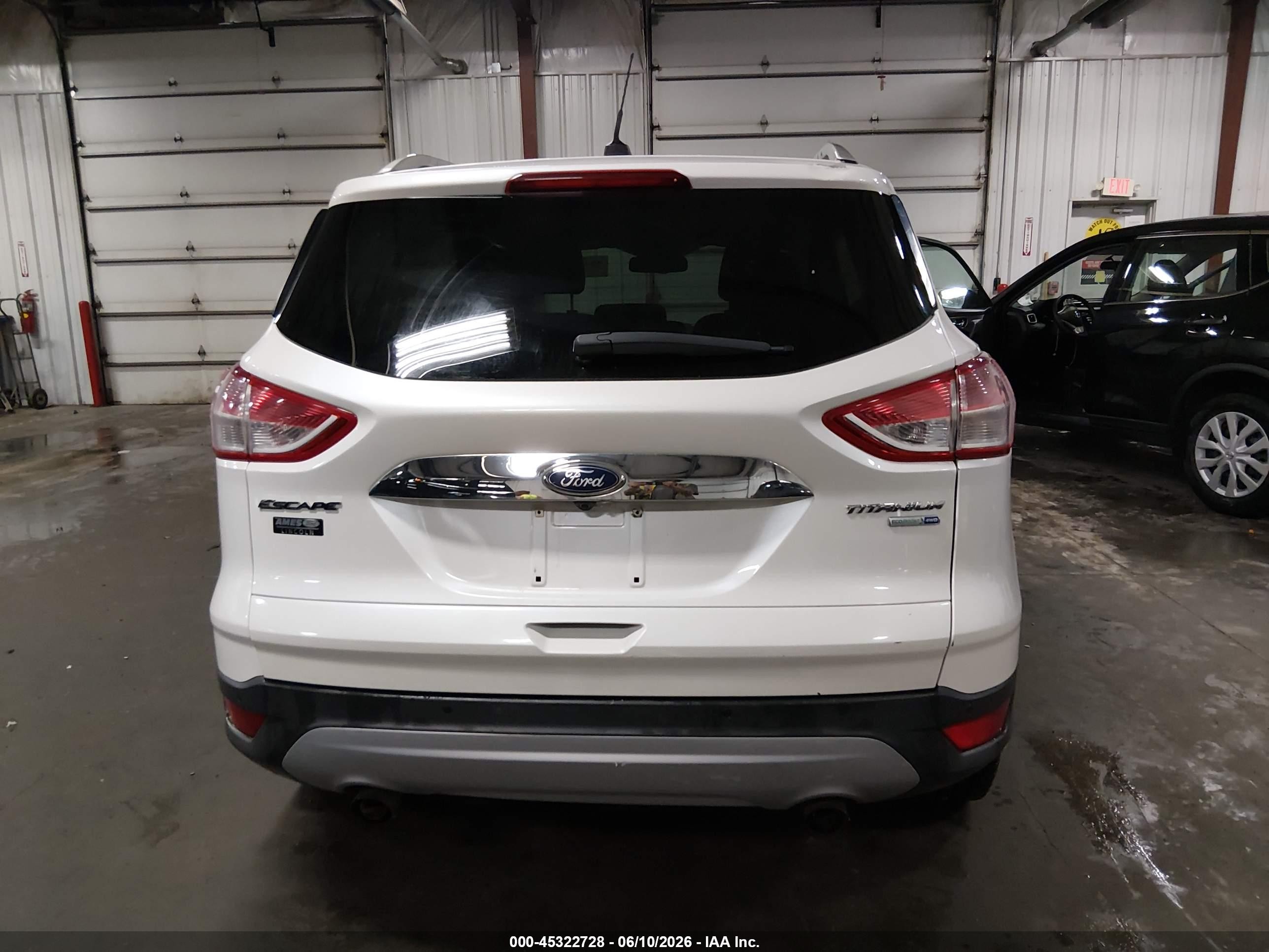 2015 Ford Escape Titanium White vin: 1FMCU9JX8FUC25474