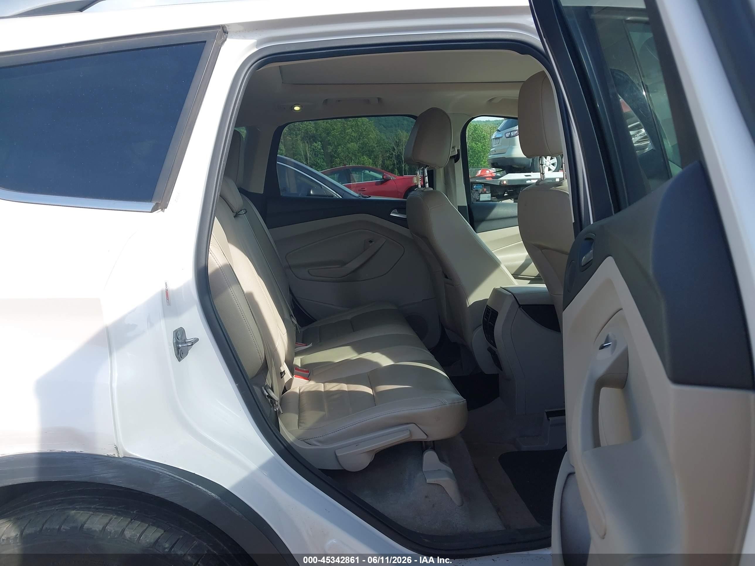 2016 Ford Escape Titanium White vin: 1FMCU9JX8GUB10004