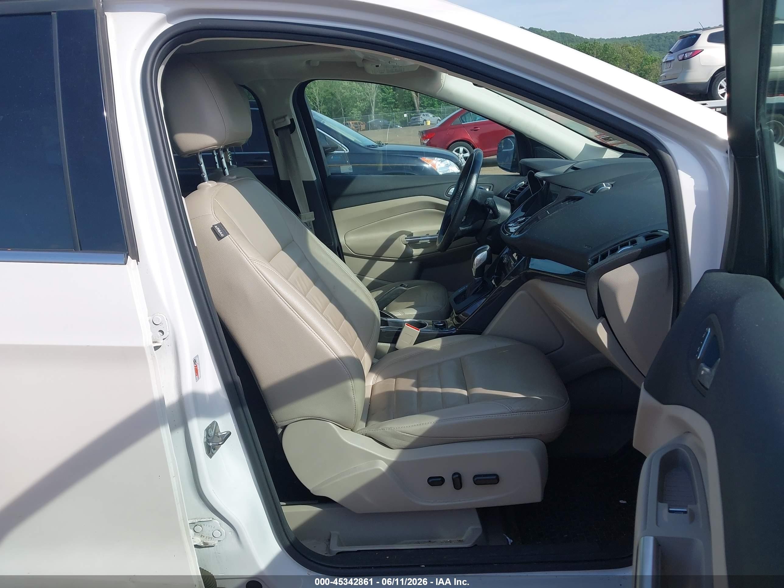 2016 Ford Escape Titanium White vin: 1FMCU9JX8GUB10004