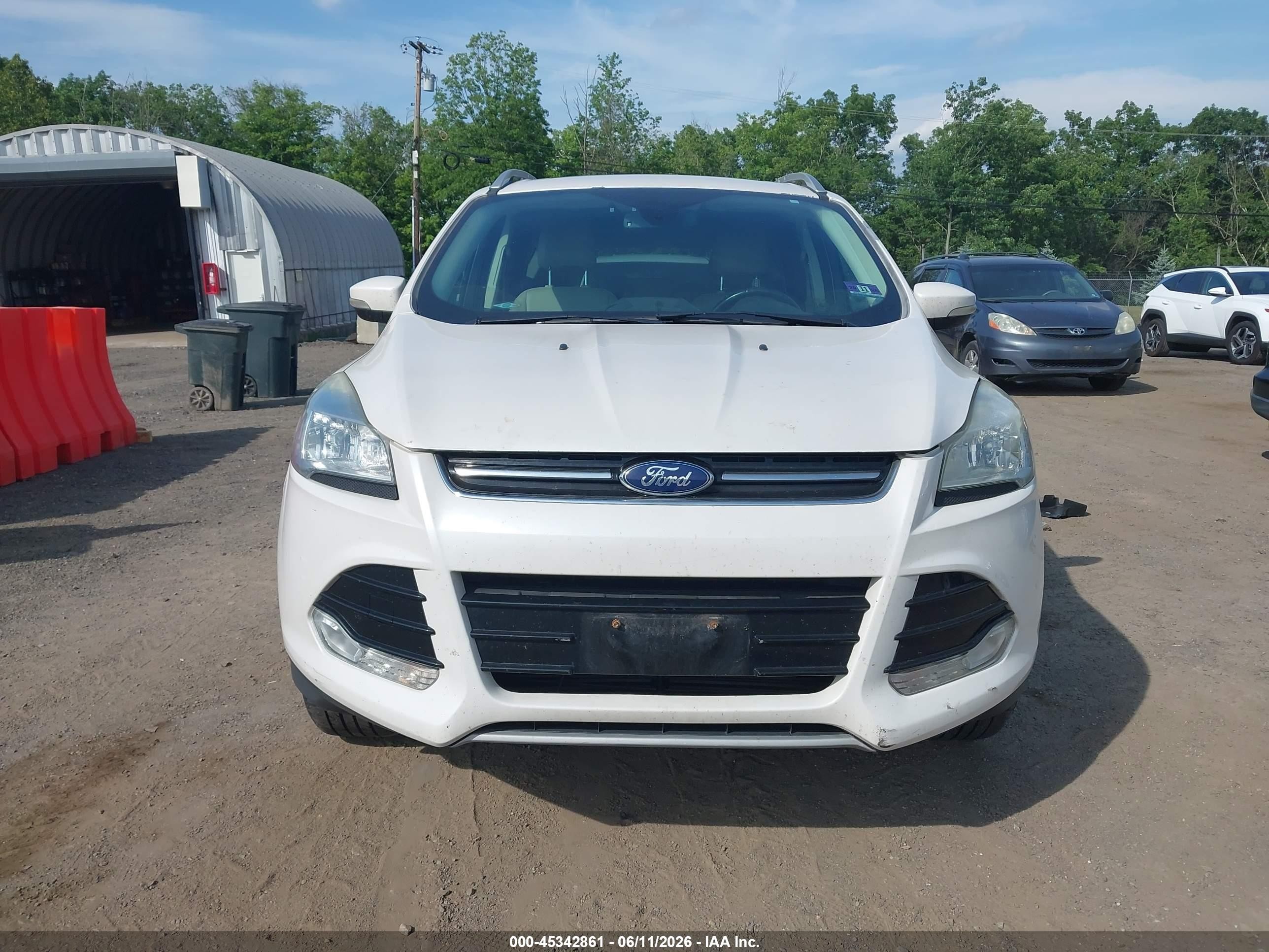 2016 Ford Escape Titanium White vin: 1FMCU9JX8GUB10004