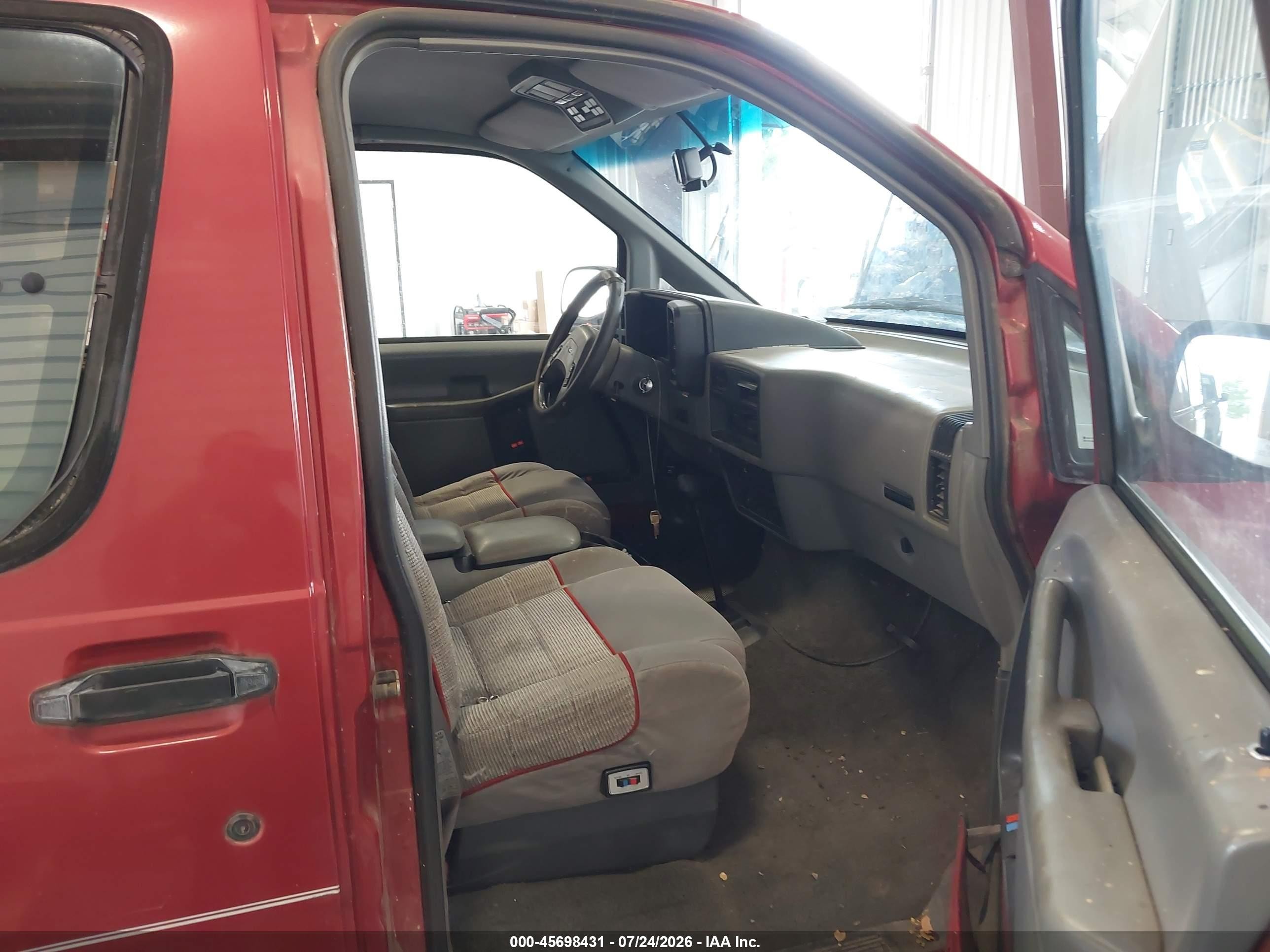 1990 Ford Aerostar   Red vin: 1FMDA31U4LZA71456