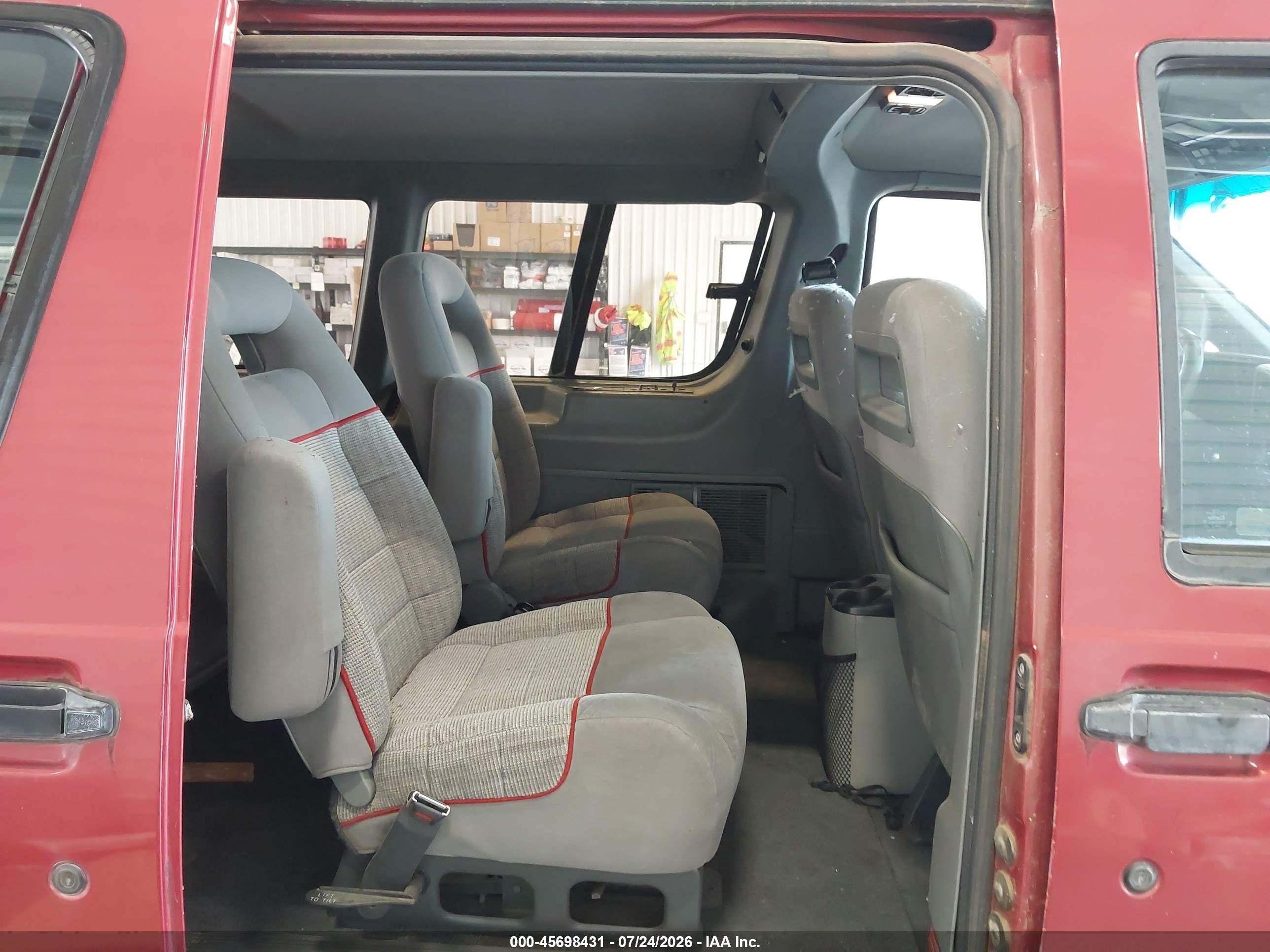 1990 Ford Aerostar   Red vin: 1FMDA31U4LZA71456