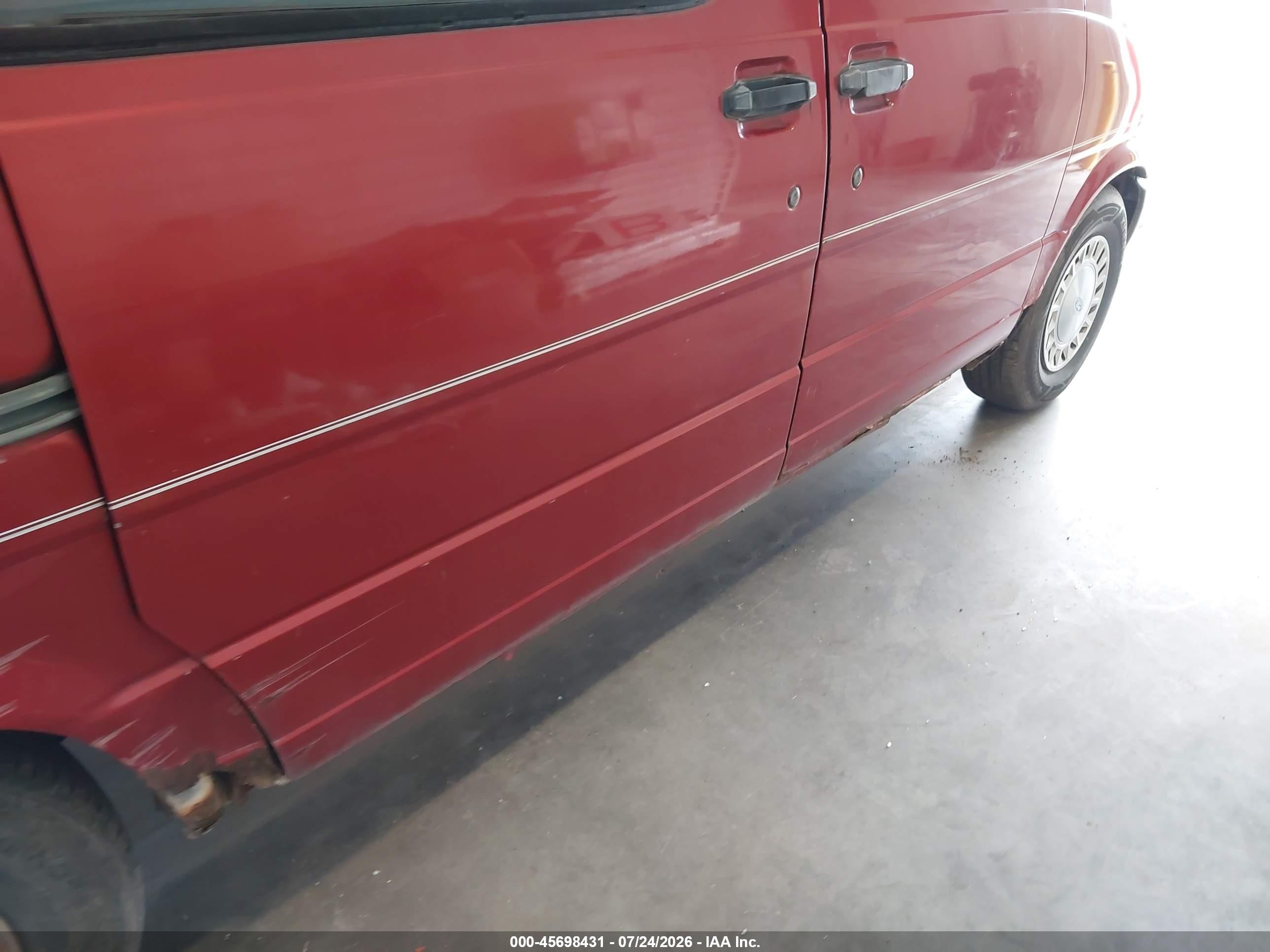 1990 Ford Aerostar   Red vin: 1FMDA31U4LZA71456