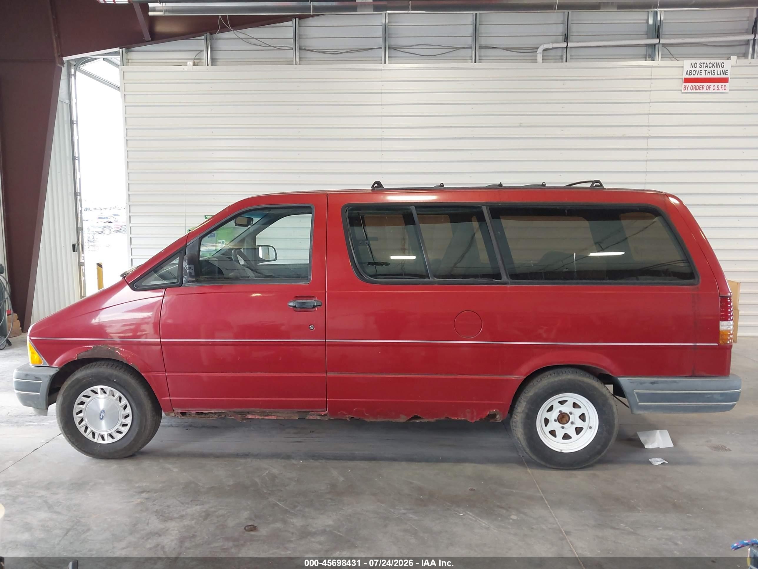 1990 Ford Aerostar   Red vin: 1FMDA31U4LZA71456