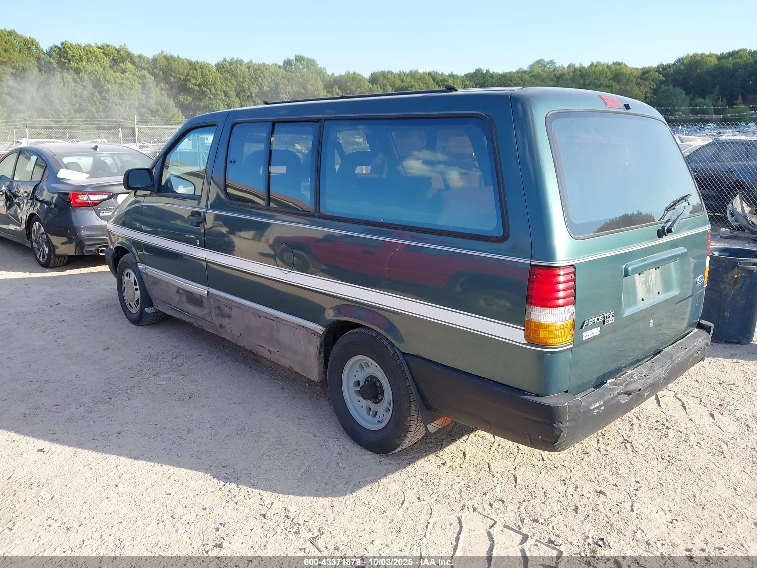 1995 Ford Aerostar   Green vin: 1FMDA31X5SZA48308