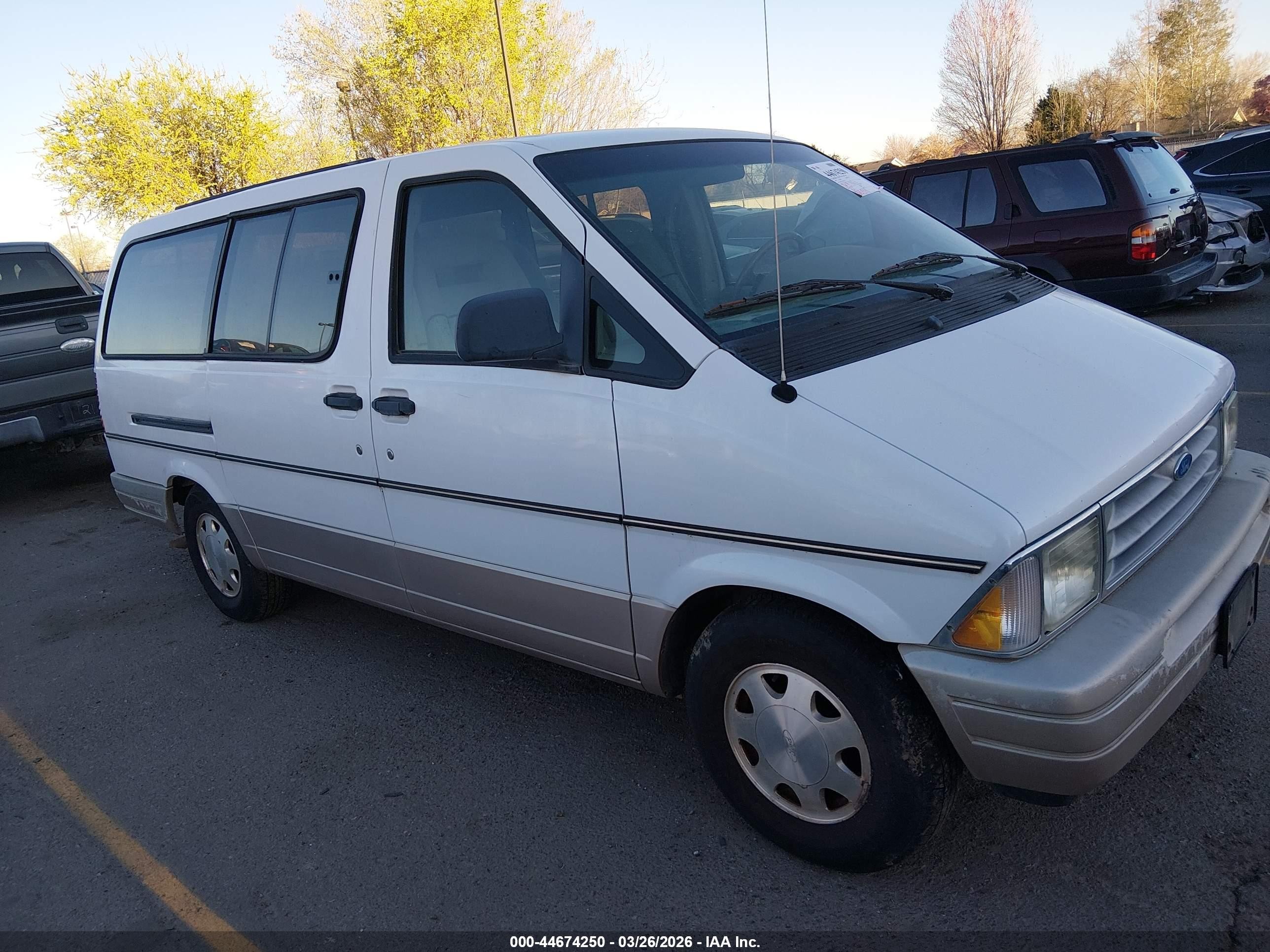 1996 Ford Aerostar   White vin: 1FMDA31X5TZB25146