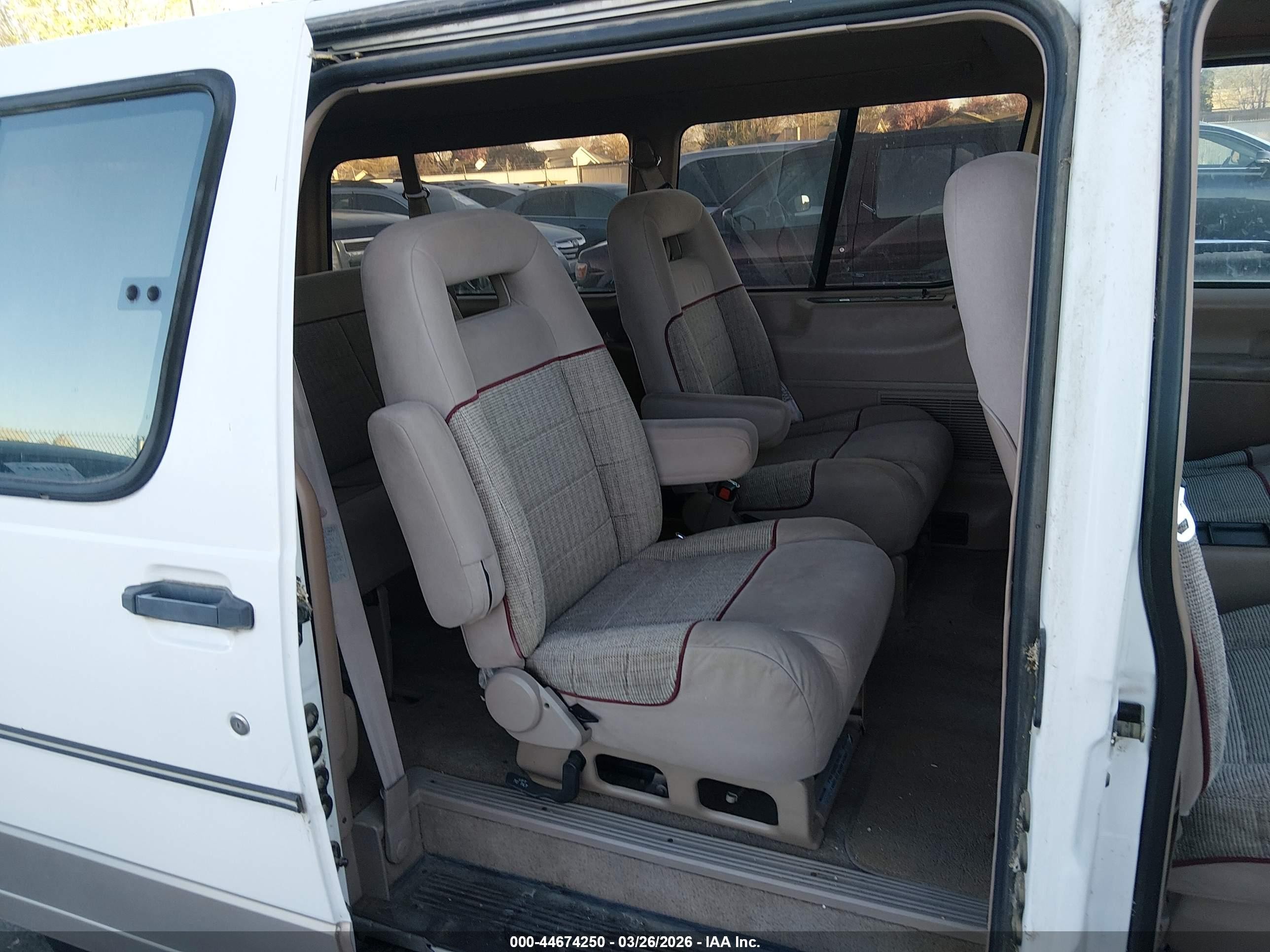 1996 Ford Aerostar   White vin: 1FMDA31X5TZB25146