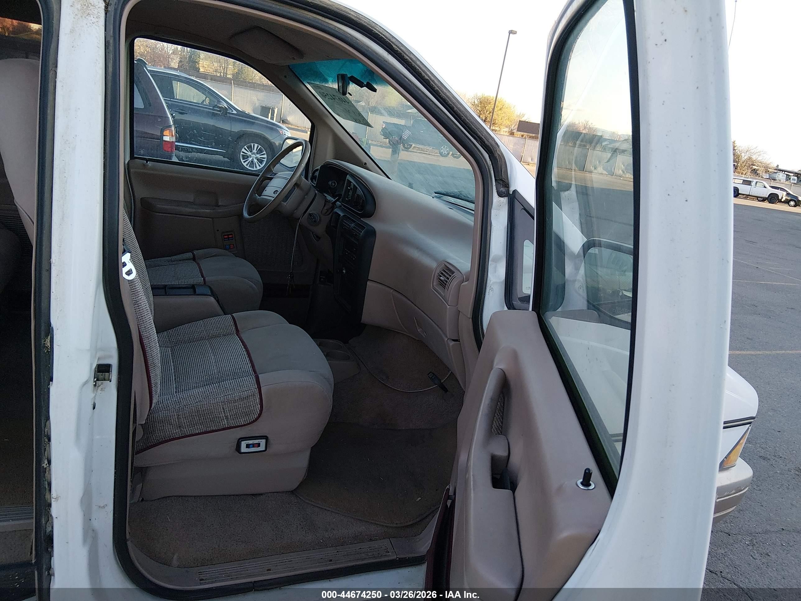 1996 Ford Aerostar   White vin: 1FMDA31X5TZB25146