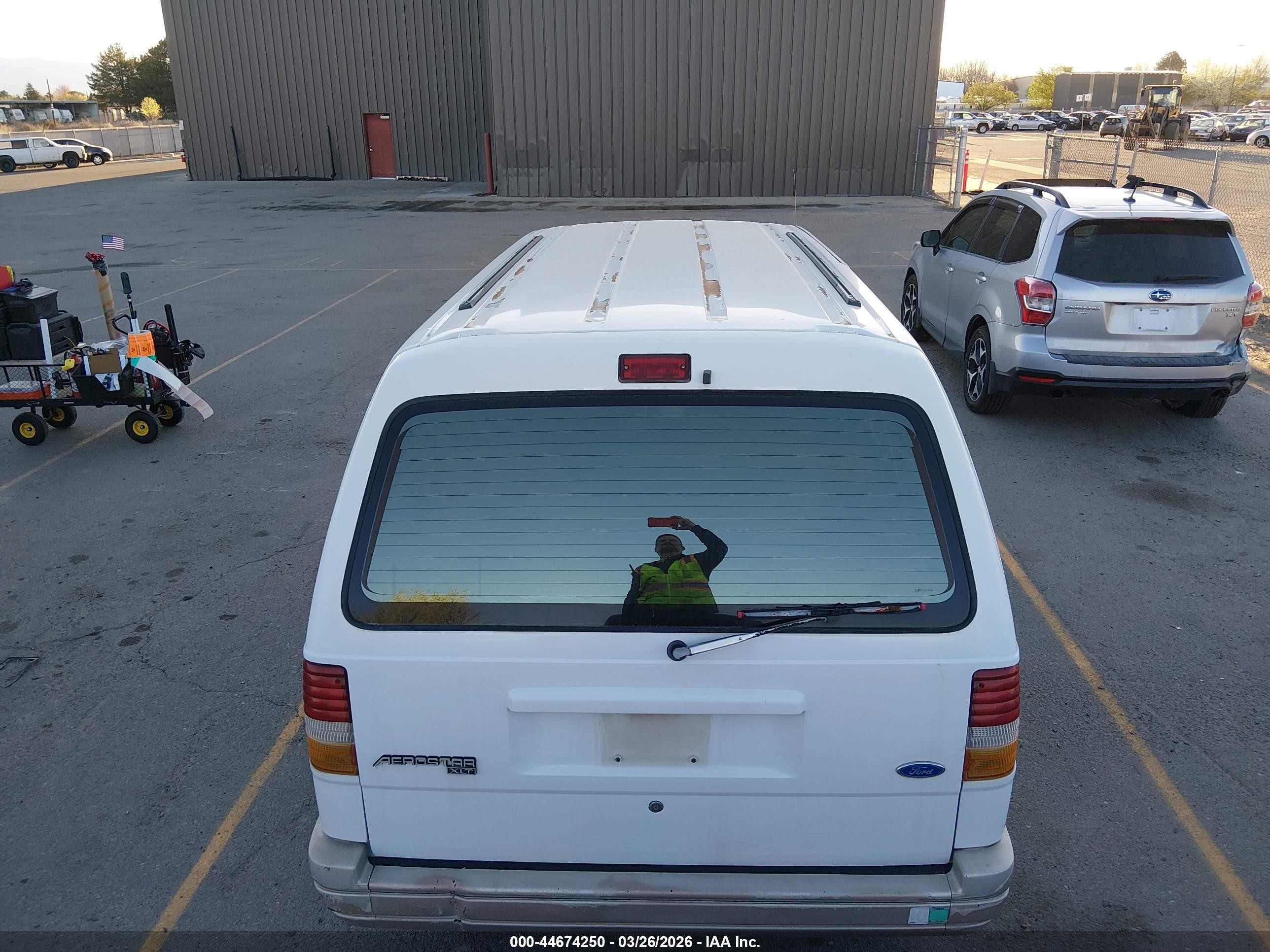 1996 Ford Aerostar   White vin: 1FMDA31X5TZB25146
