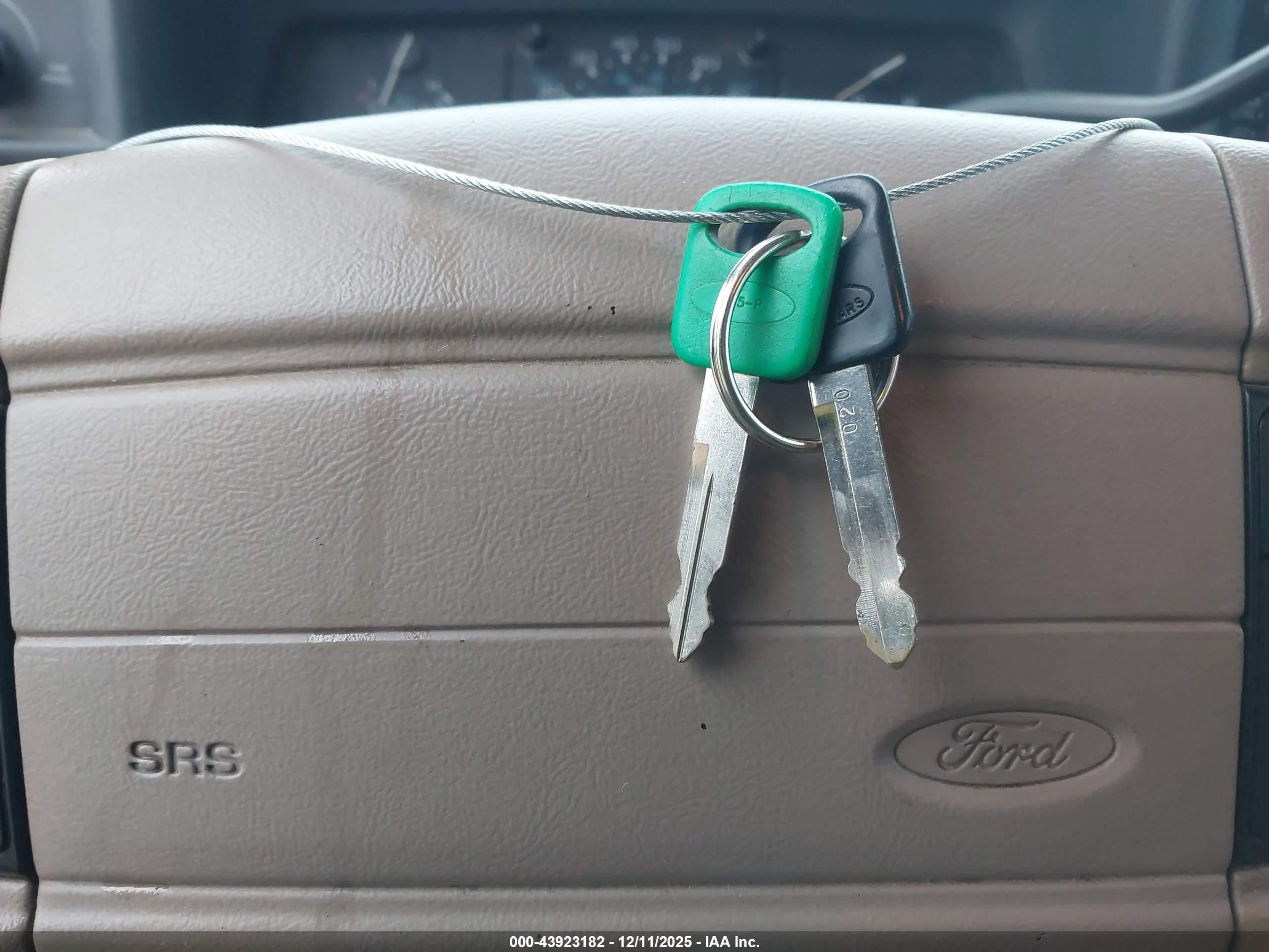 1996 Ford Aerostar   White vin: 1FMDA31X9TZC04884