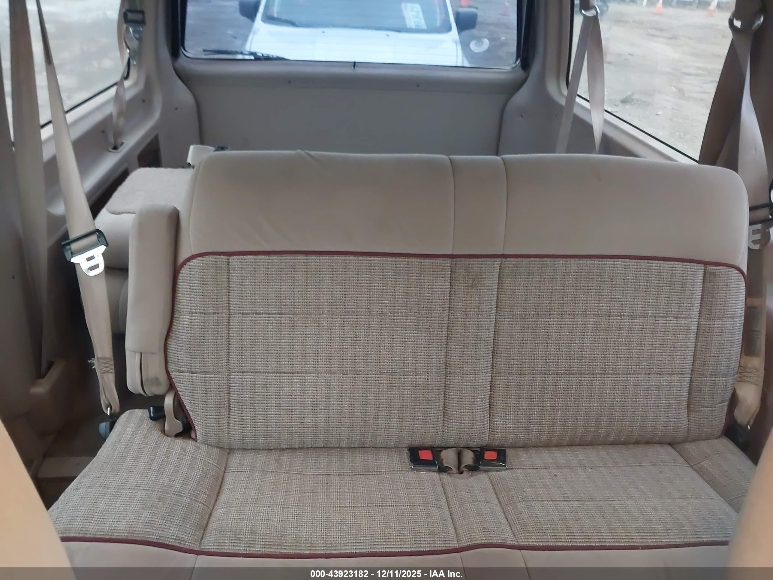 1996 Ford Aerostar   White vin: 1FMDA31X9TZC04884