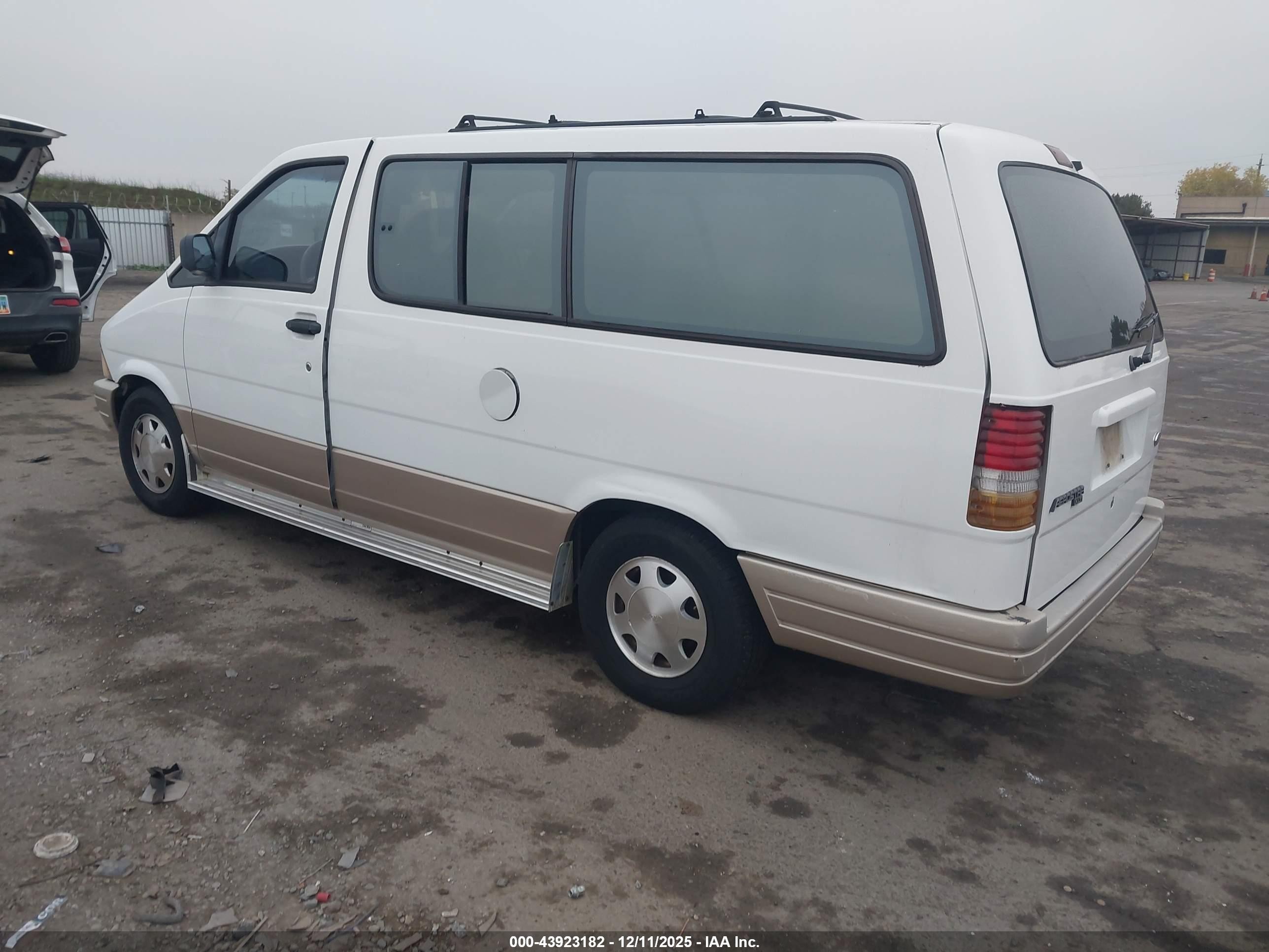 1996 Ford Aerostar   White vin: 1FMDA31X9TZC04884