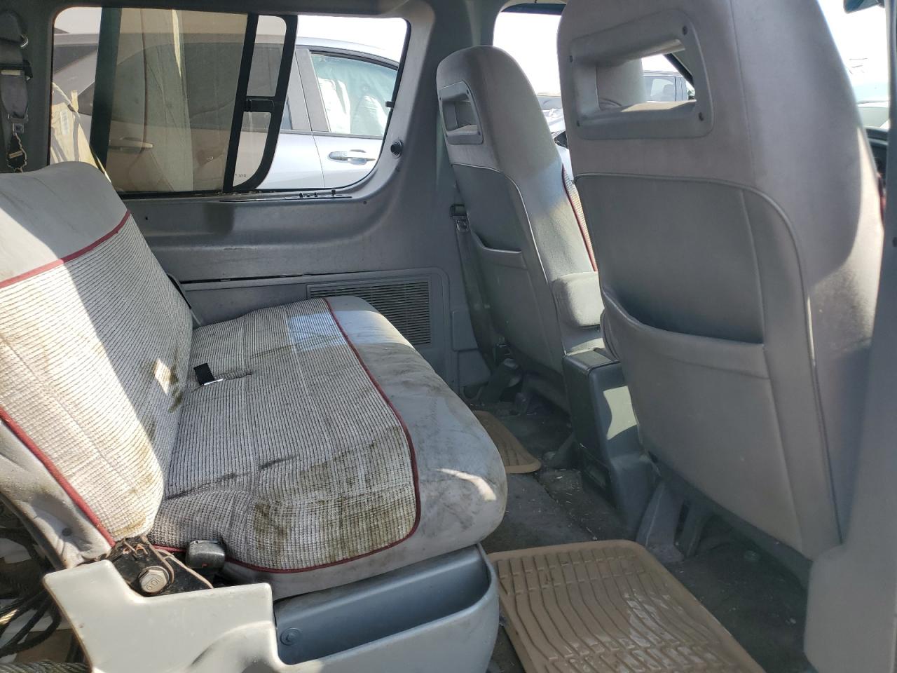 1994 Ford Aerostar Two Tone vin: 1FMDA41X0RZA93964