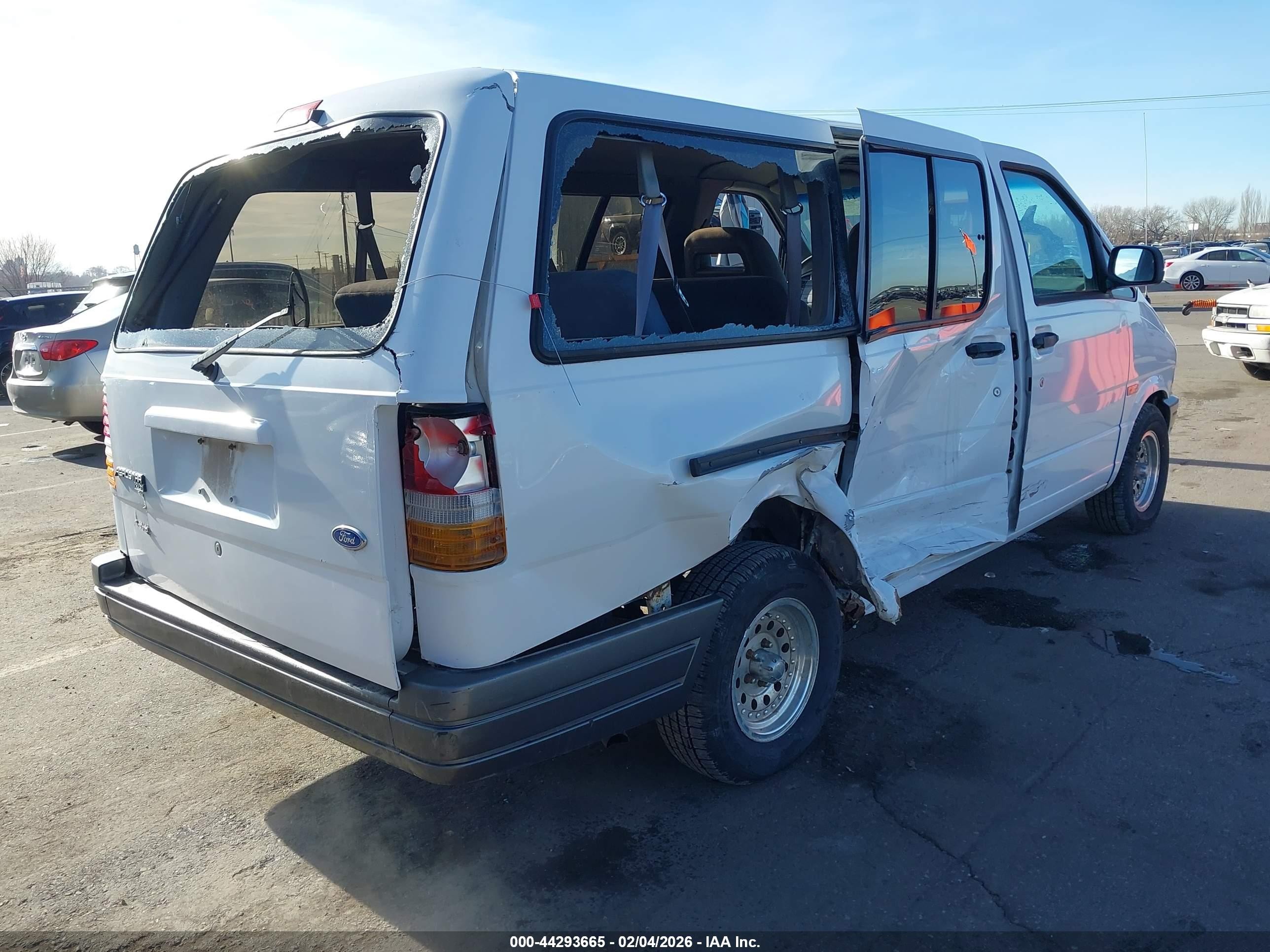 1996 Ford Aerostar   Белый vin: 1FMDA41X0TZC04472