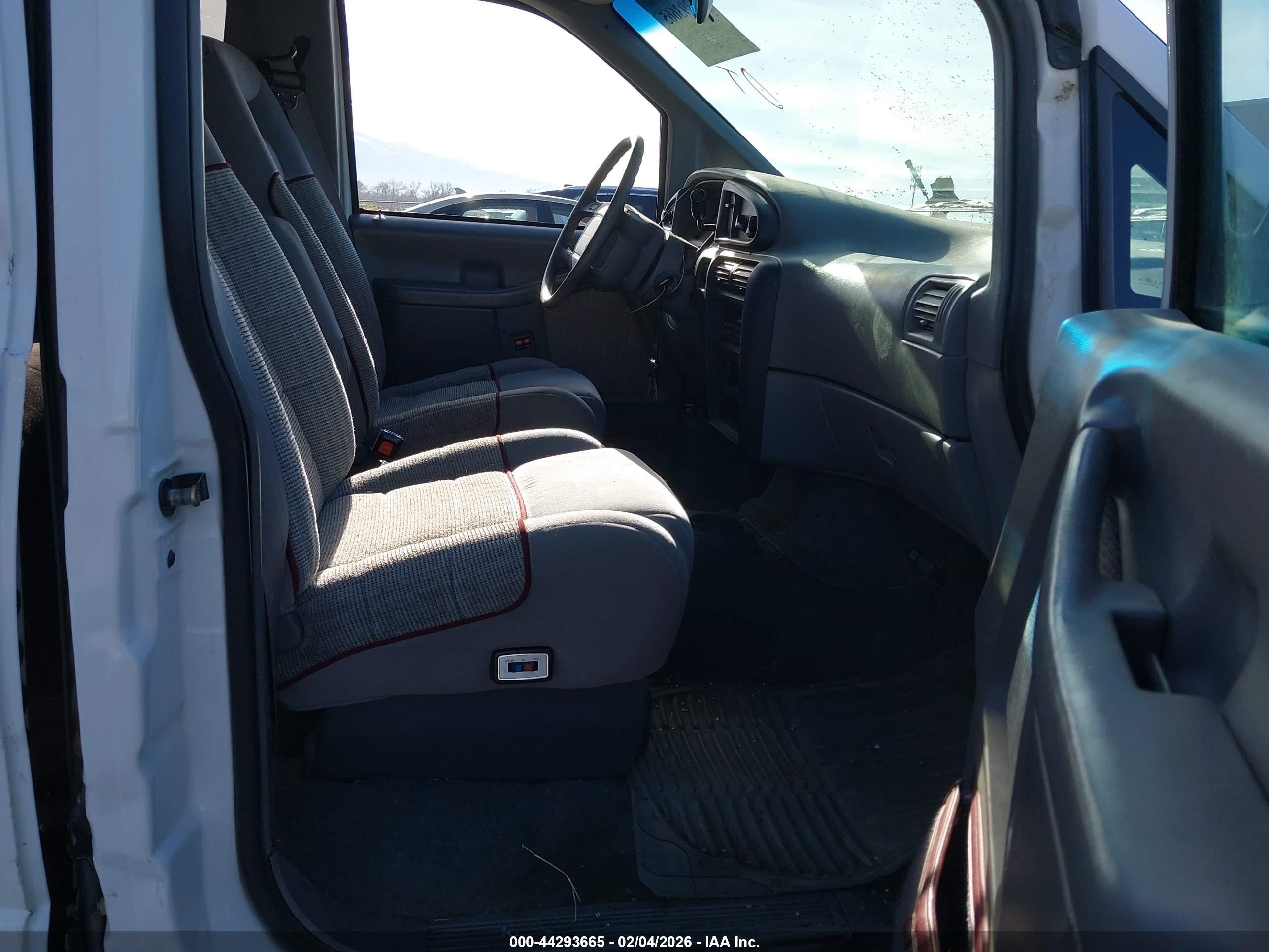 1996 Ford Aerostar   Белый vin: 1FMDA41X0TZC04472
