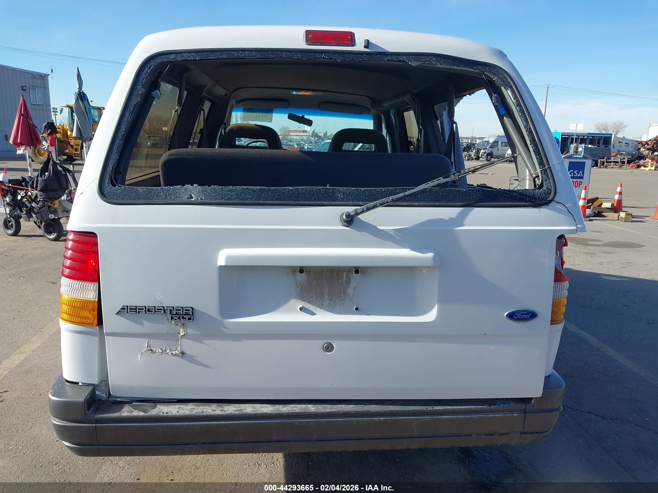 1996 Ford Aerostar   Белый vin: 1FMDA41X0TZC04472