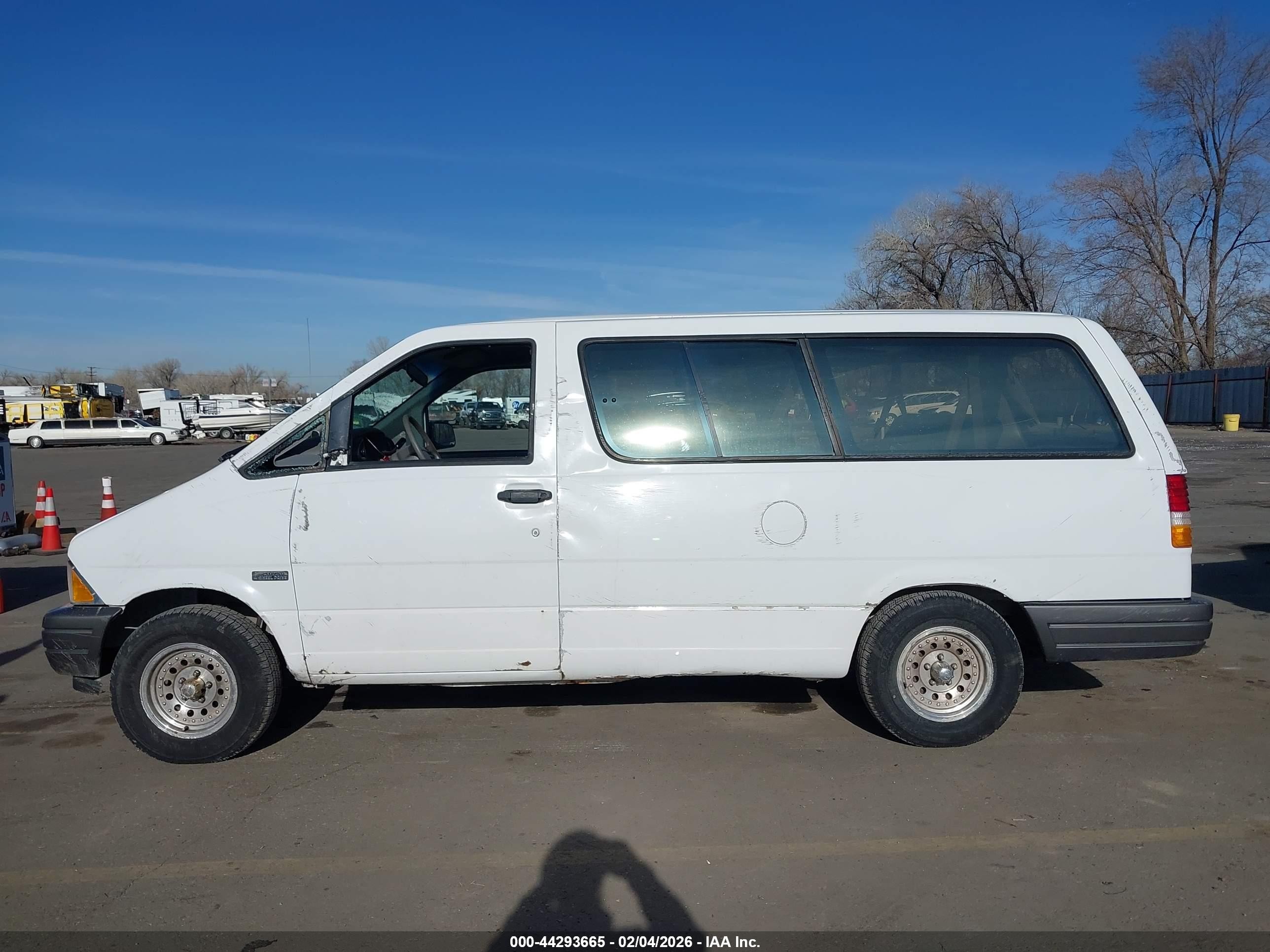 1996 Ford Aerostar   Белый vin: 1FMDA41X0TZC04472