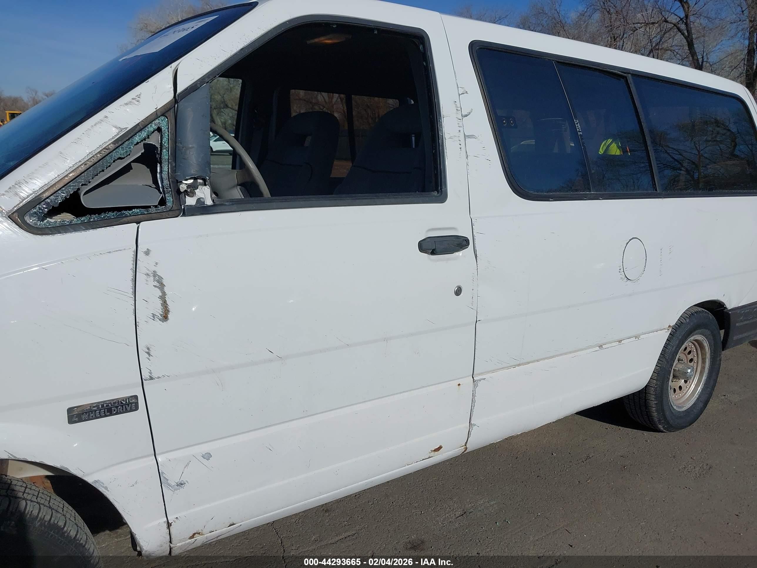 1996 Ford Aerostar   Белый vin: 1FMDA41X0TZC04472