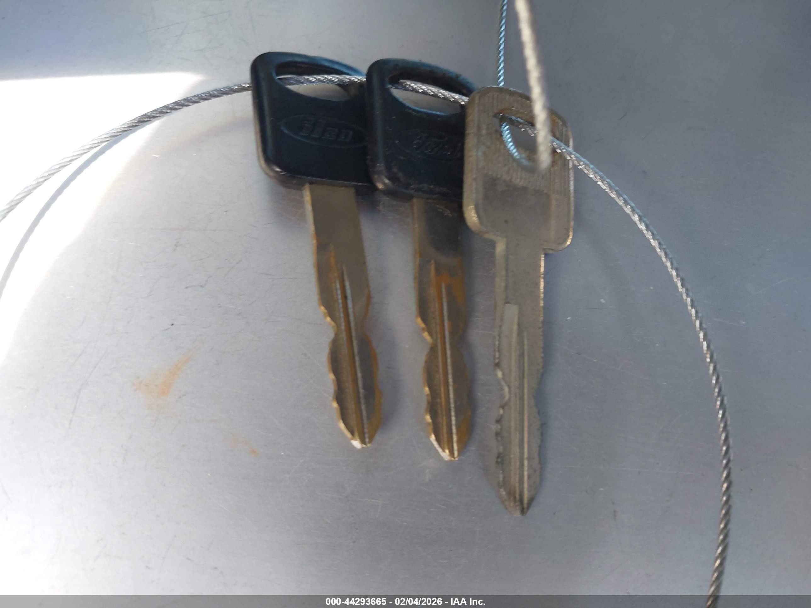 1996 Ford Aerostar   Белый vin: 1FMDA41X0TZC04472