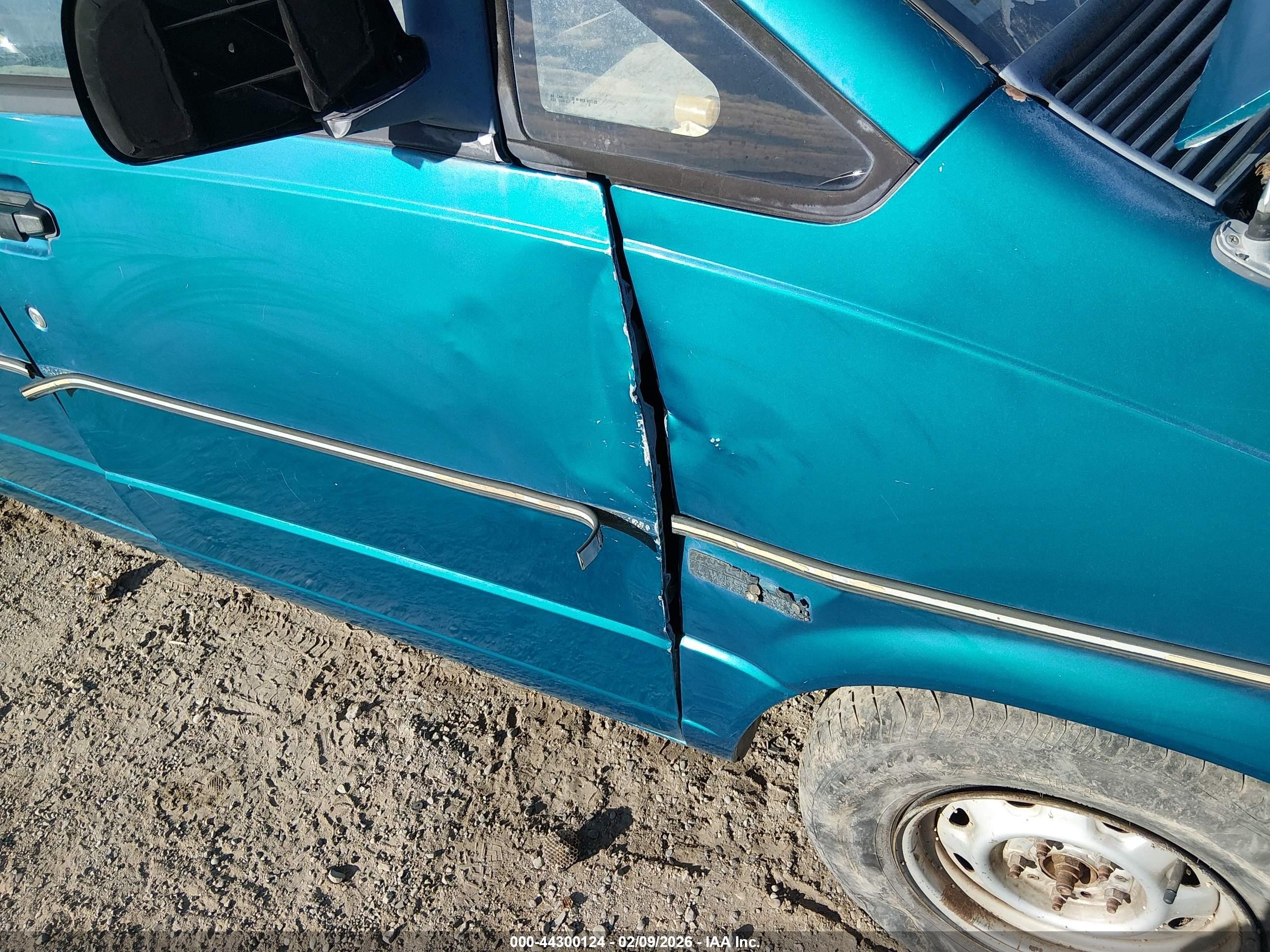 1994 Ford Aerostar   Green vin: 1FMDA41X9RZB00281