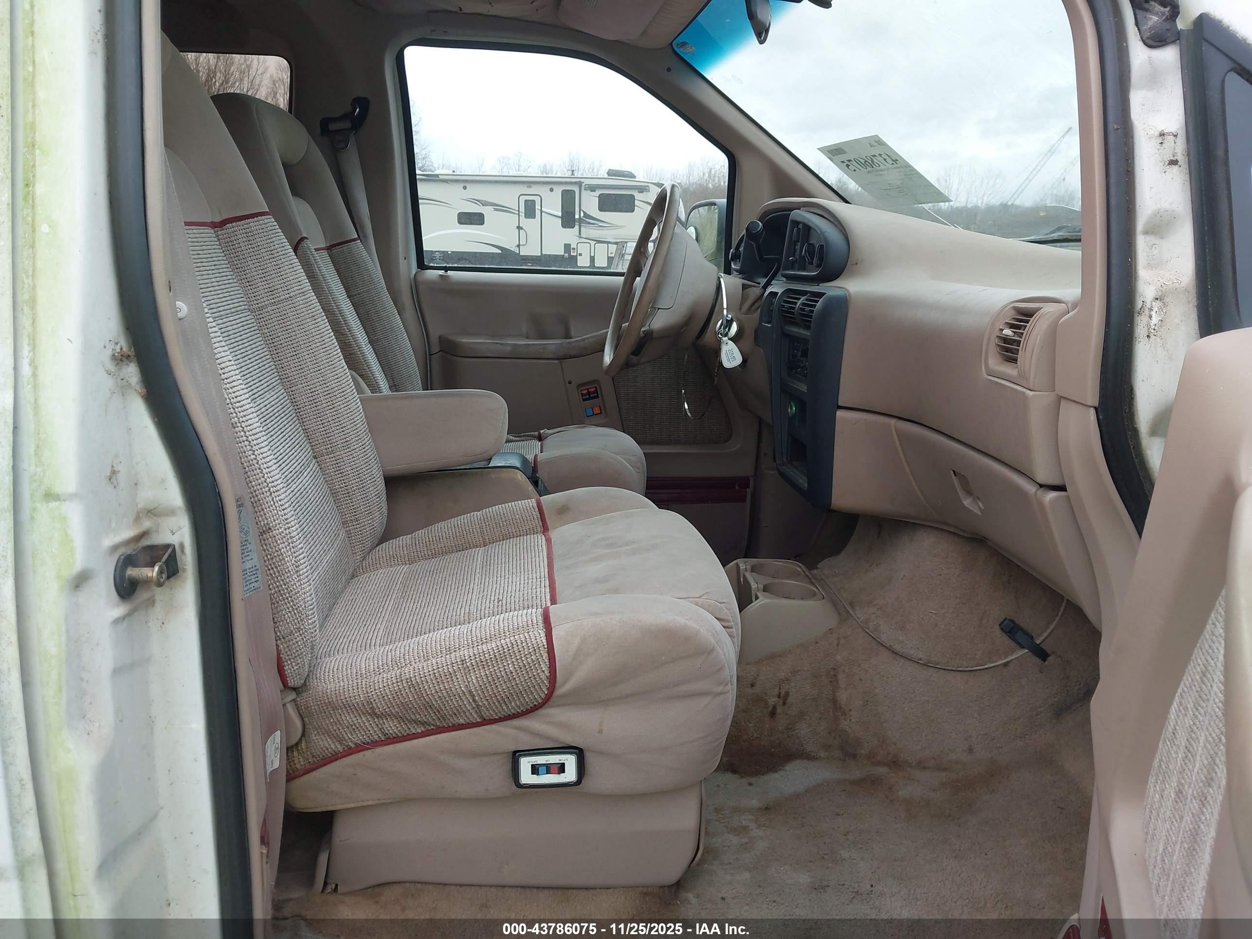 1995 Ford Aerostar   White vin: 1FMDA41X9SZA78577