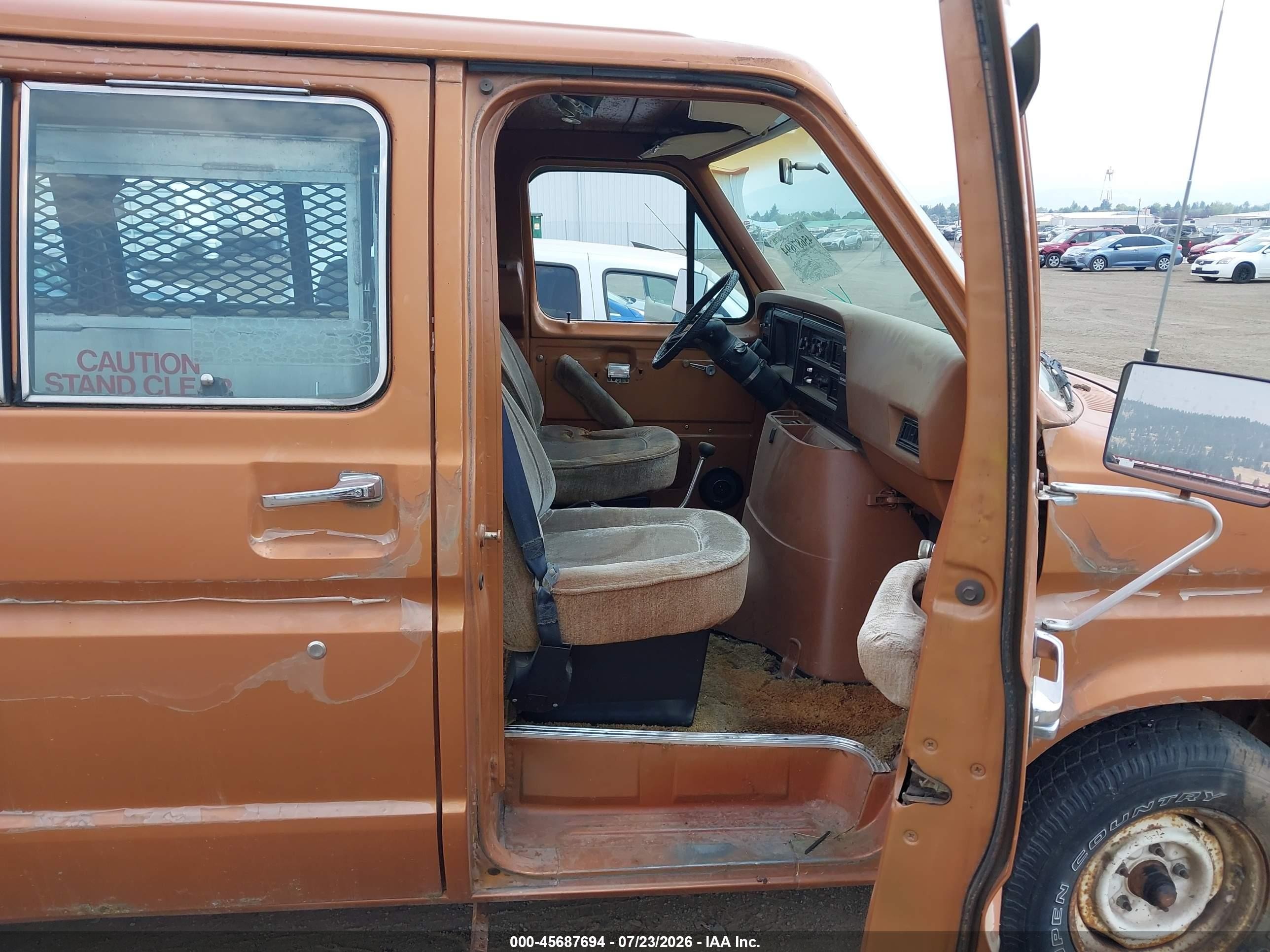 1981 Ford Econoline E150 Orange vin: 1FMDE11E6BHB04625
