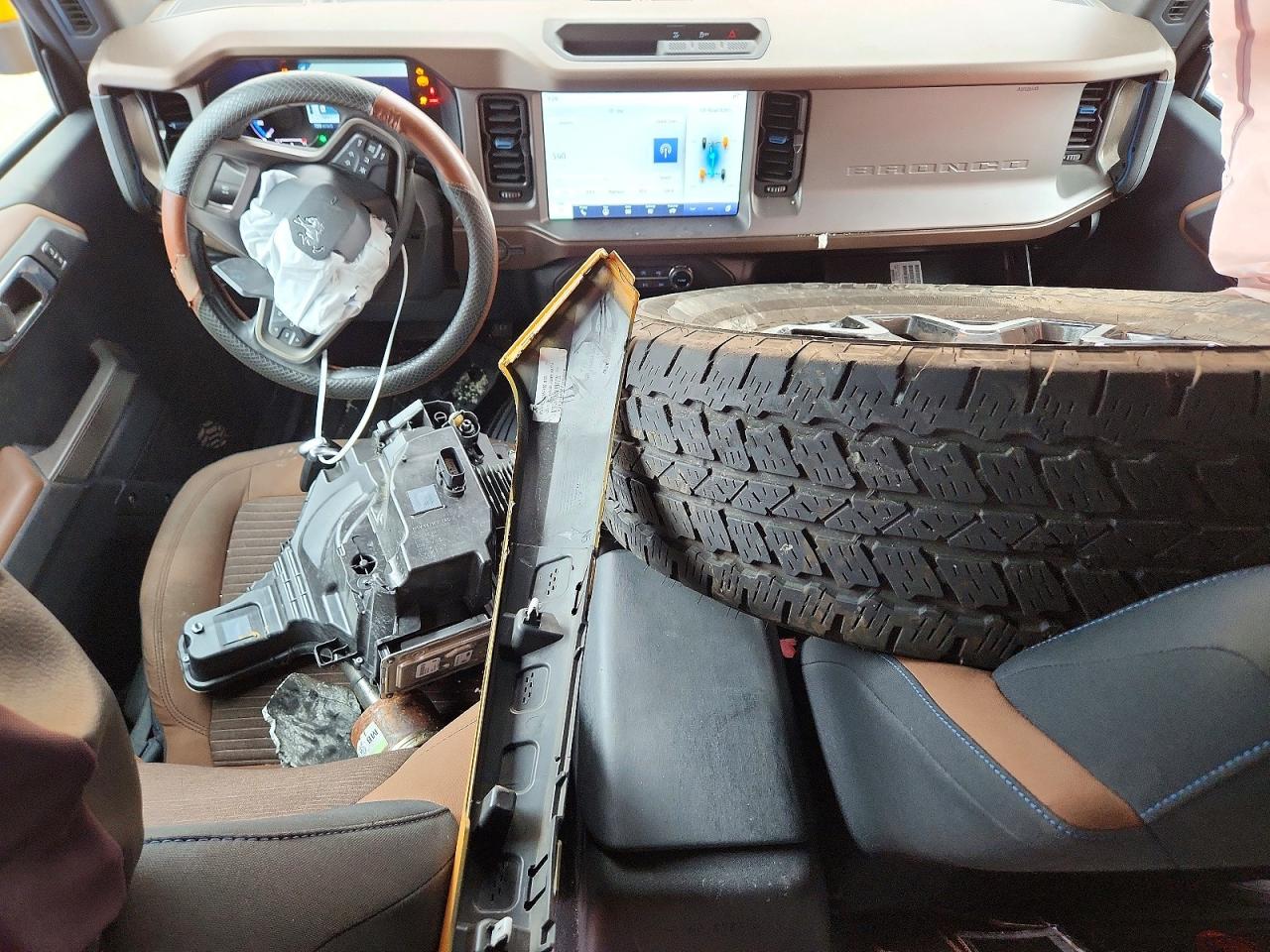 2021 Ford Bronco Base Желтый vin: 1FMDE5BH0MLA71962