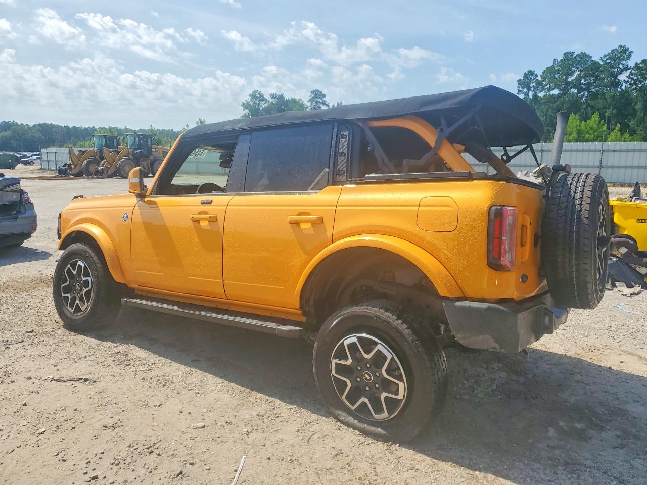 2021 Ford Bronco Base Желтый vin: 1FMDE5BH0MLA71962