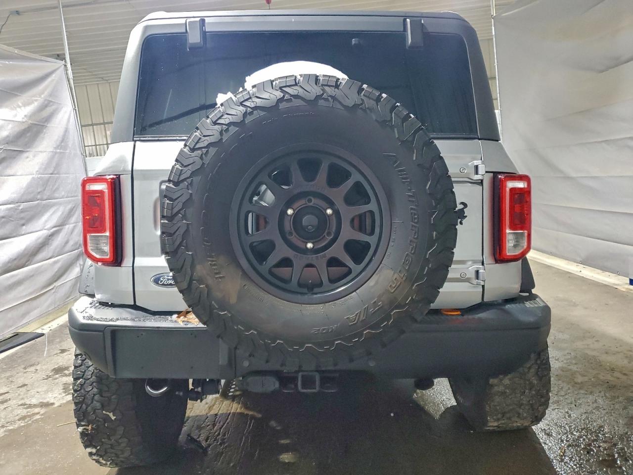 2022 Ford Bronco Base Silver vin: 1FMDE5BH2NLB61180