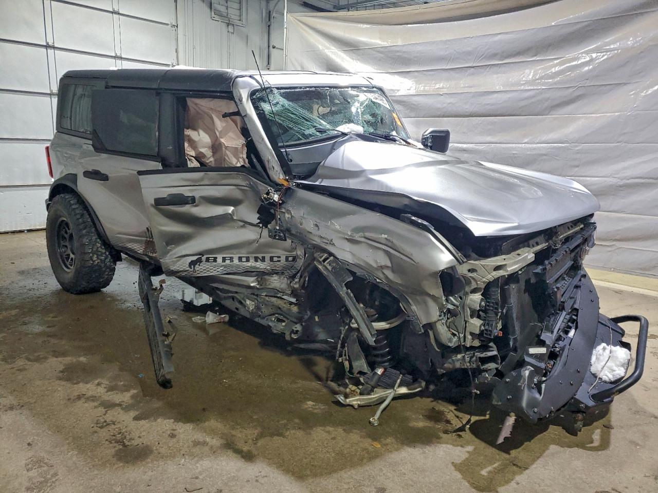 2022 Ford Bronco Base Silver vin: 1FMDE5BH2NLB61180