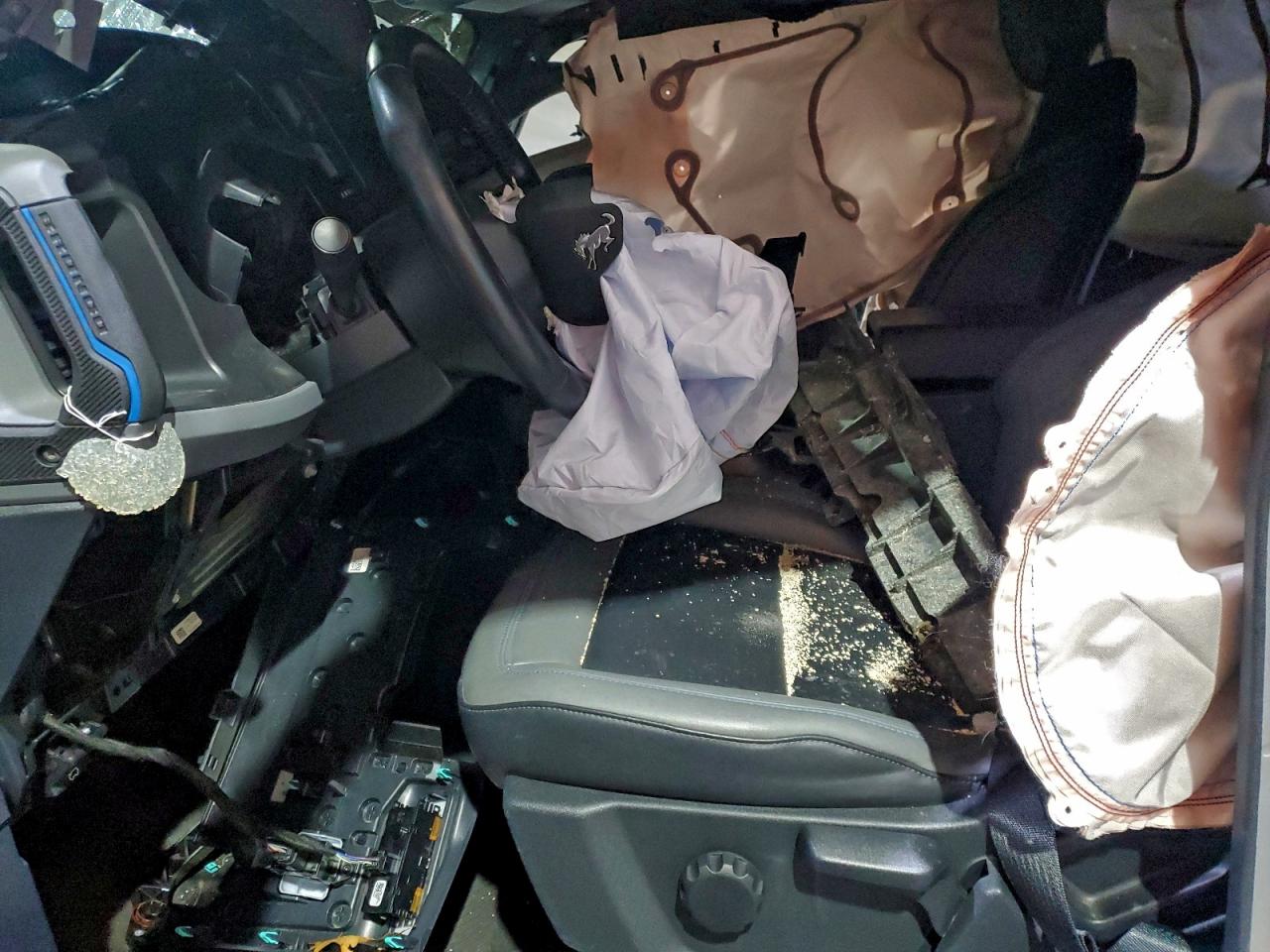 2022 Ford Bronco Base Silver vin: 1FMDE5BH2NLB61180