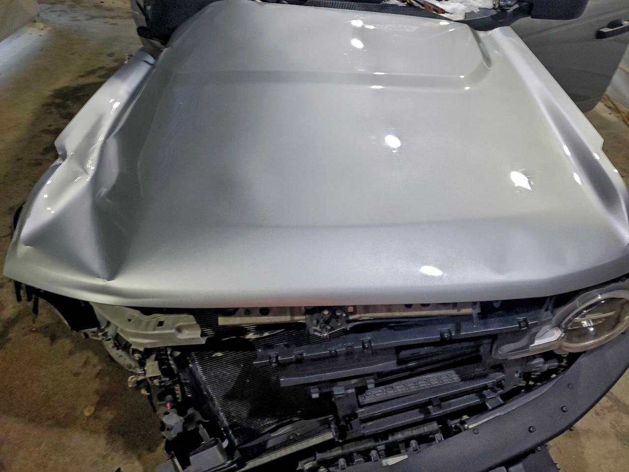 2022 Ford Bronco Base Silver vin: 1FMDE5BH2NLB61180