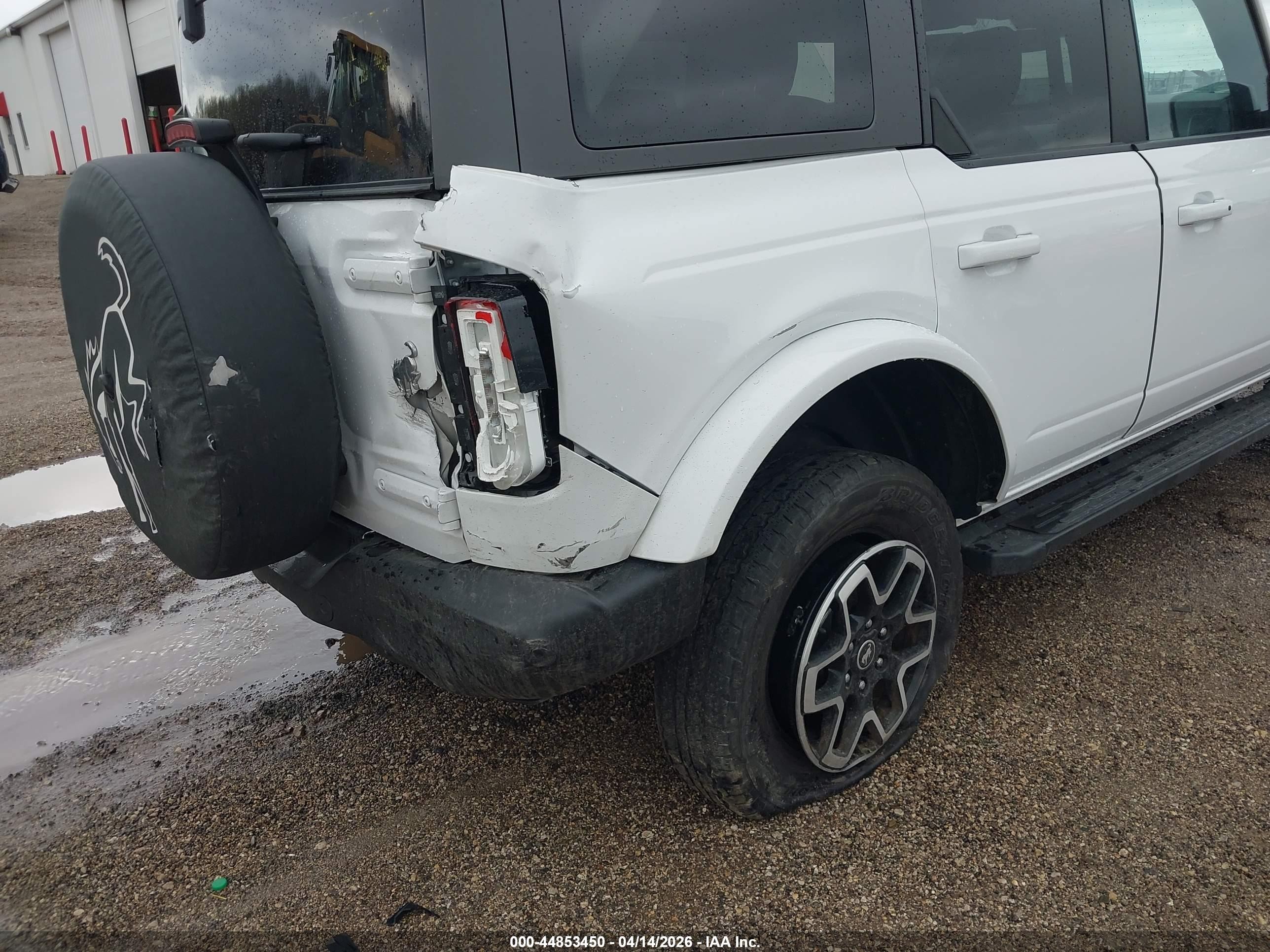 2023 Ford Bronco Outer Banks White vin: 1FMDE5BH7PLB50064