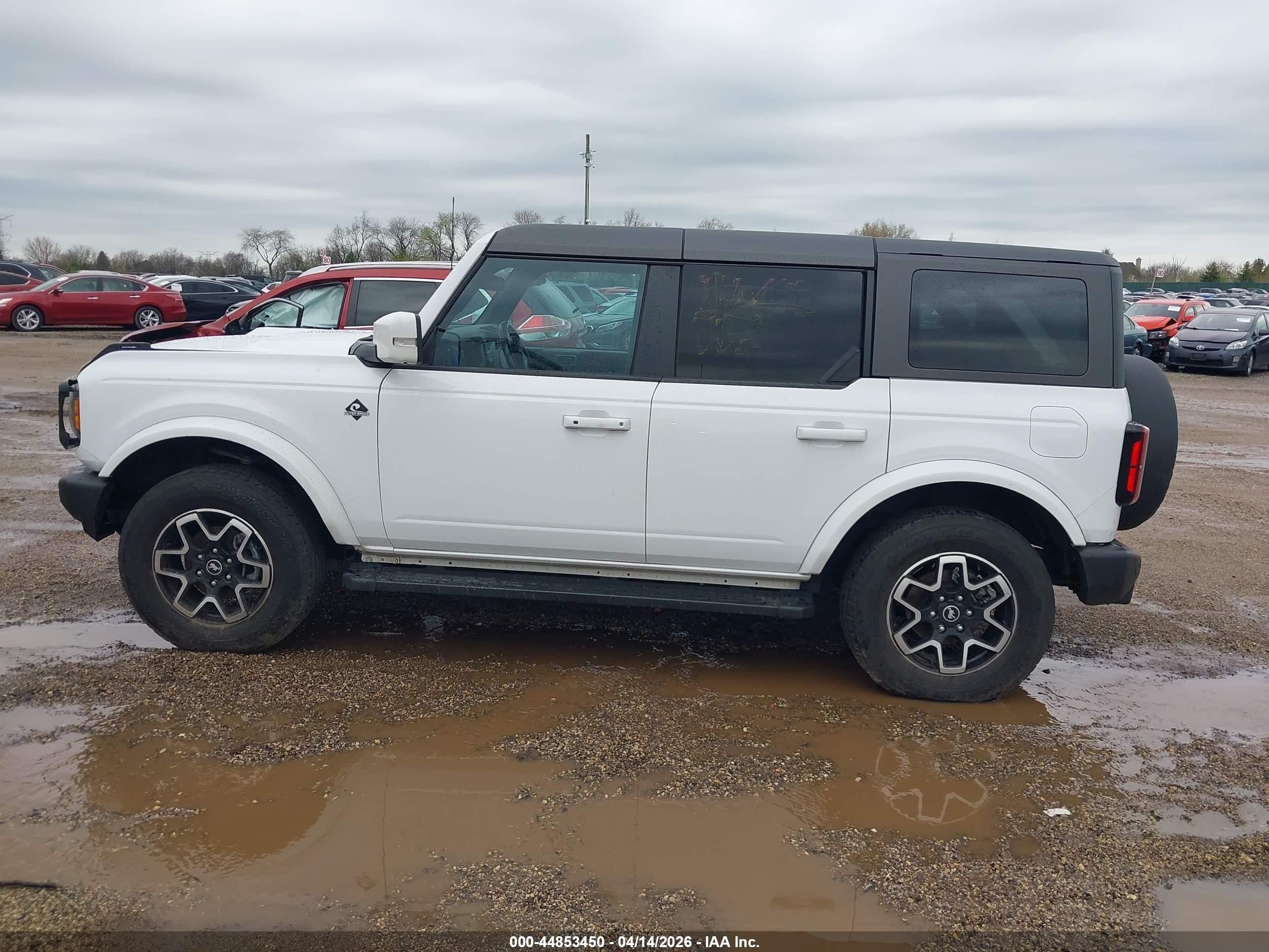 2023 Ford Bronco Outer Banks White vin: 1FMDE5BH7PLB50064