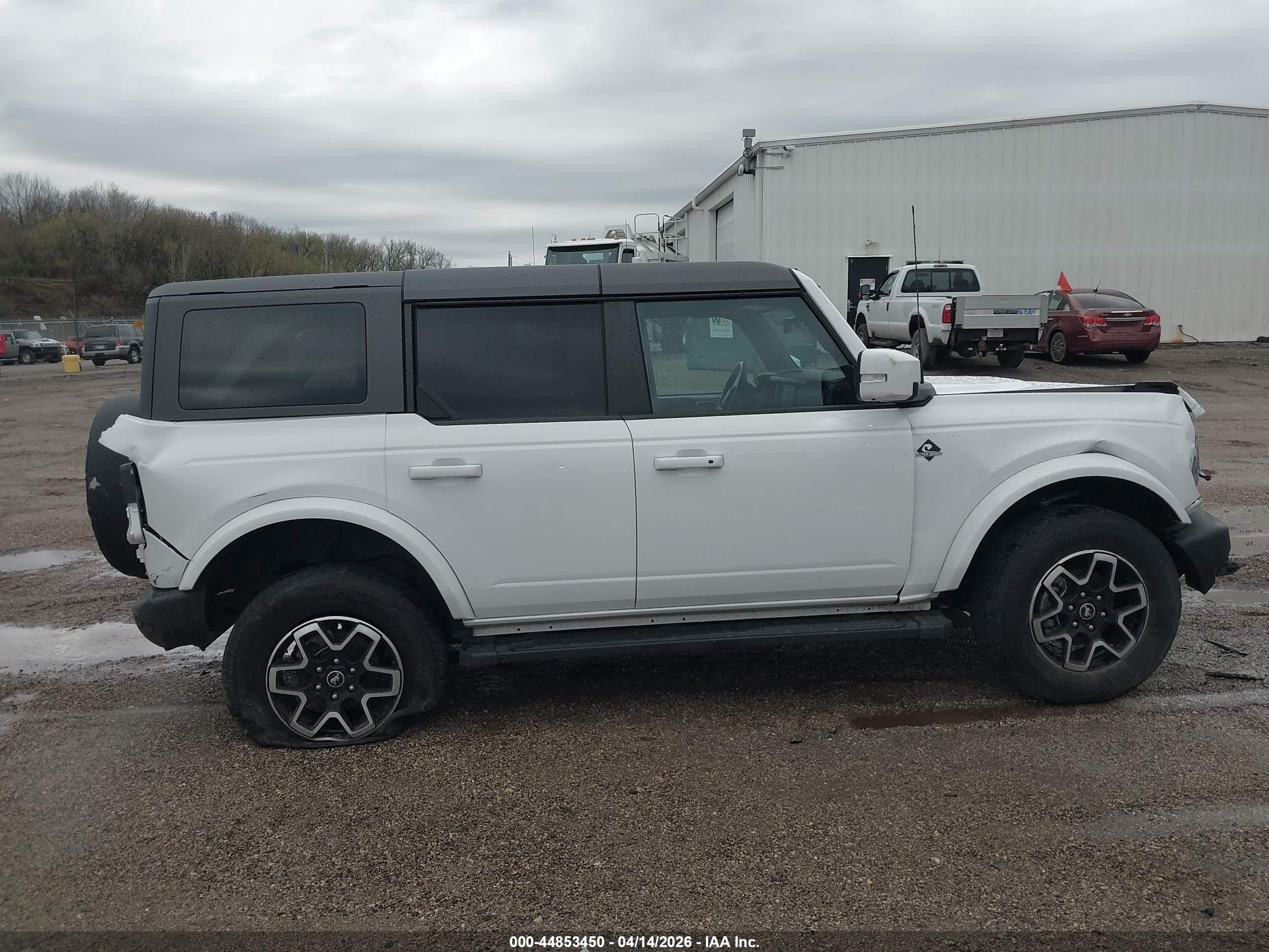 2023 Ford Bronco Outer Banks White vin: 1FMDE5BH7PLB50064