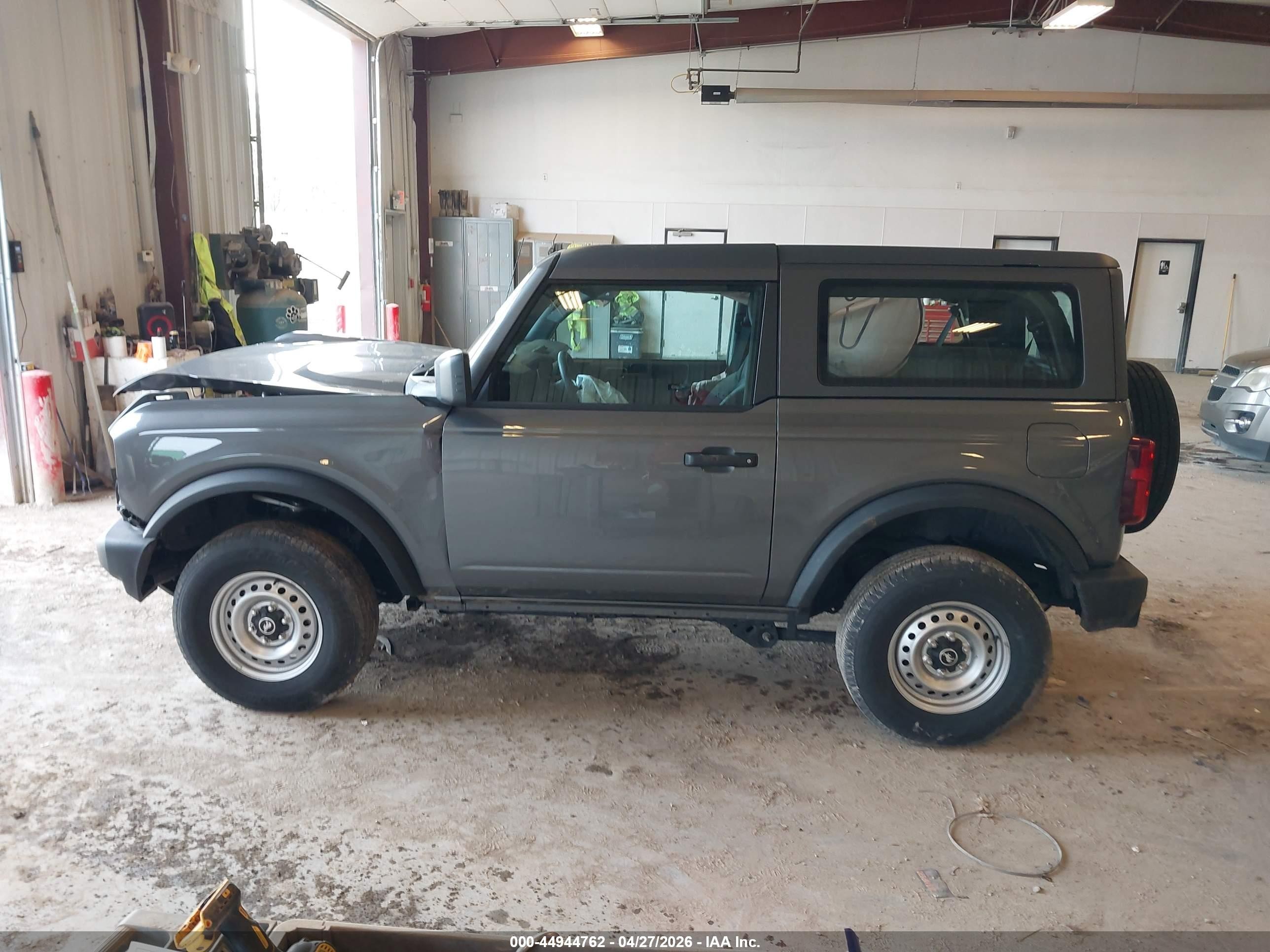 2025 Ford Bronco   Gray vin: 1FMDE6AH5SLA62050