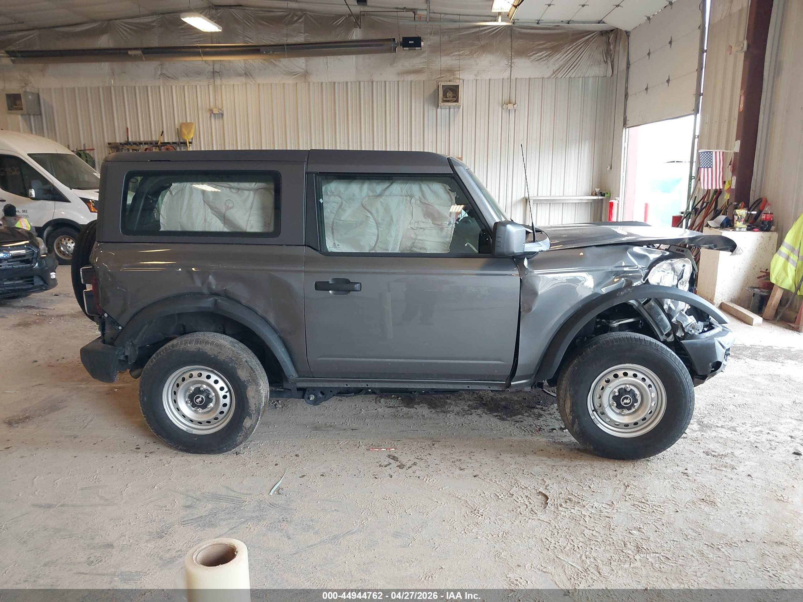 2025 Ford Bronco   Gray vin: 1FMDE6AH5SLA62050