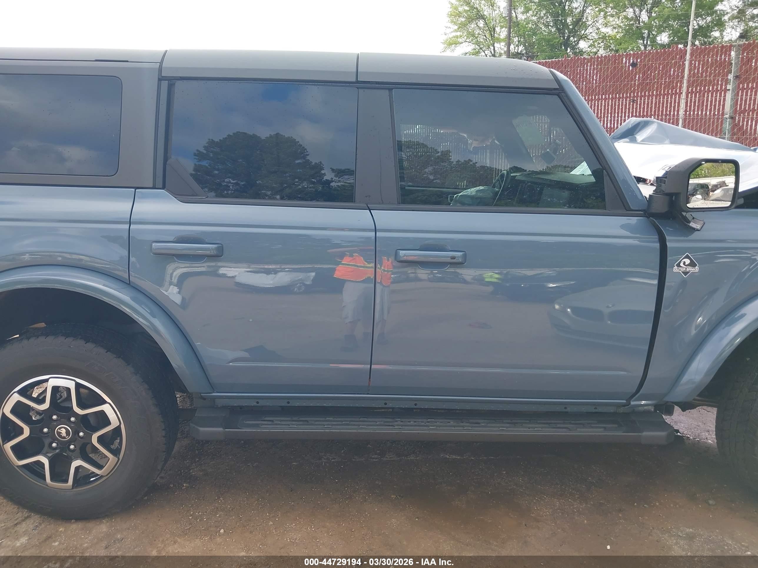 2024 Ford Bronco Outer Banks Blue vin: 1FMDE8BH5RLB32442