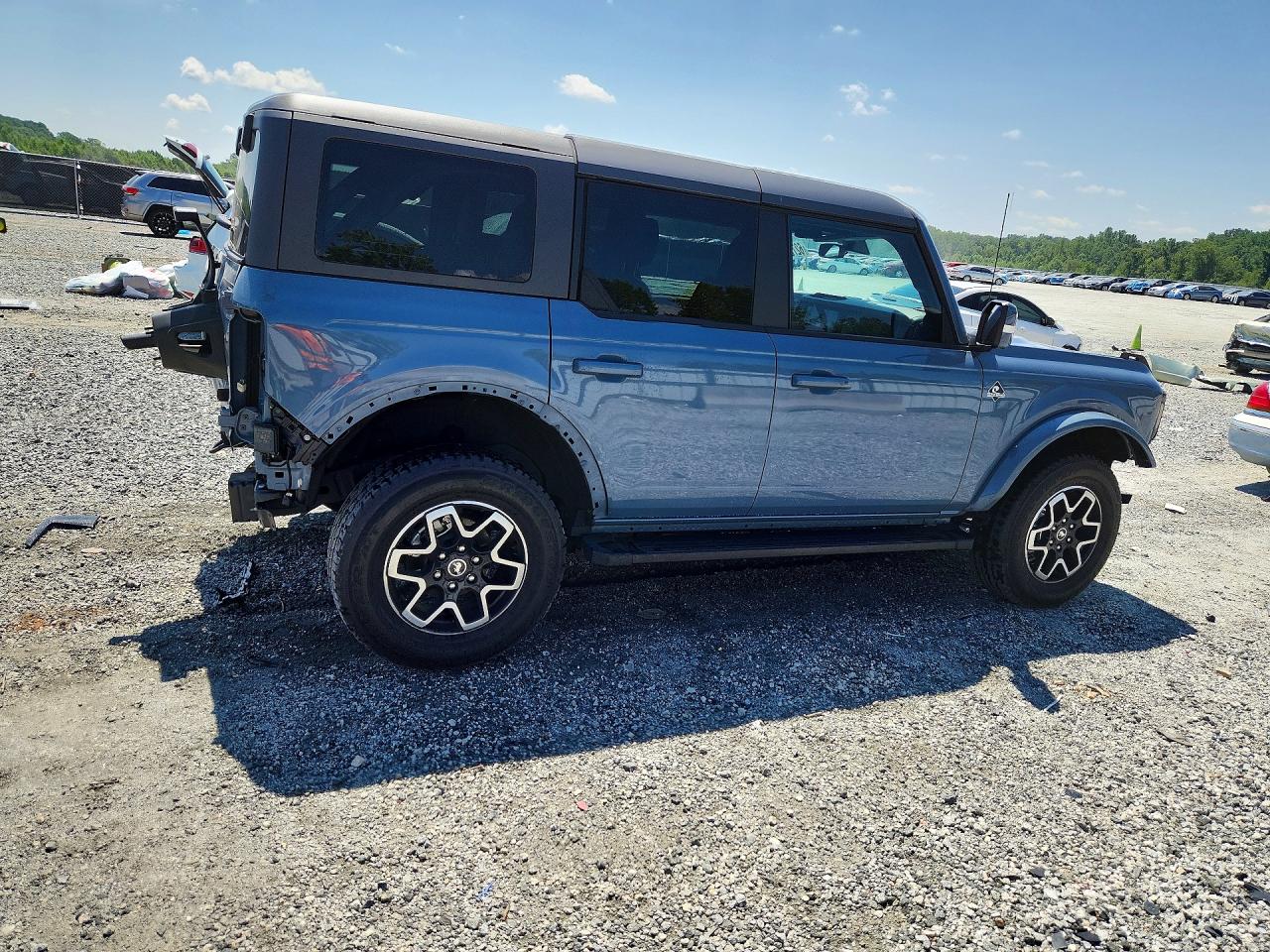 2024 Ford Bronco Outer Banks Blue vin: 1FMDE8BH8RLB34587