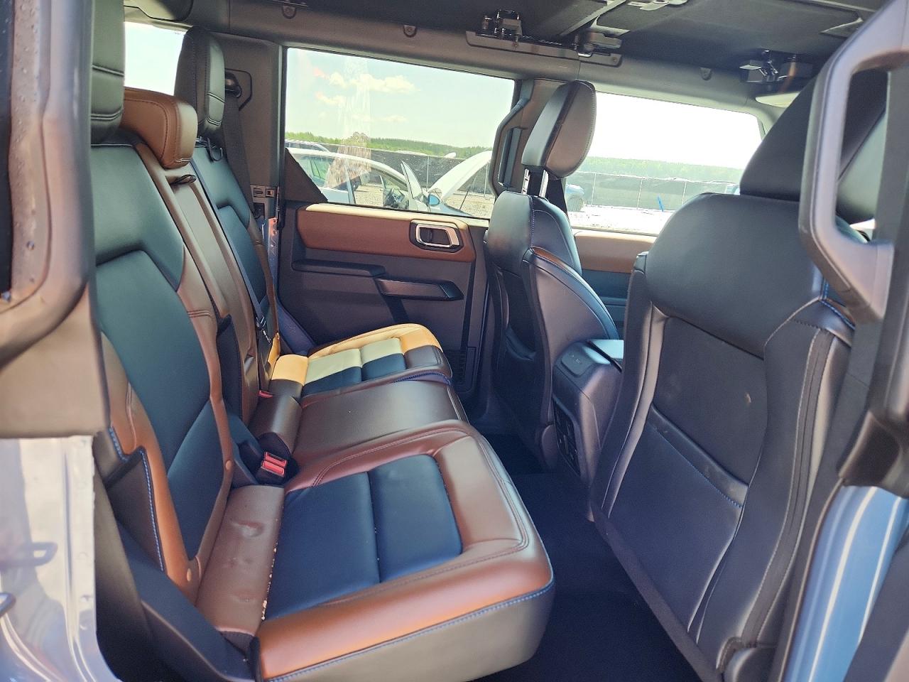 2024 Ford Bronco Outer Banks Blue vin: 1FMDE8BH8RLB34587