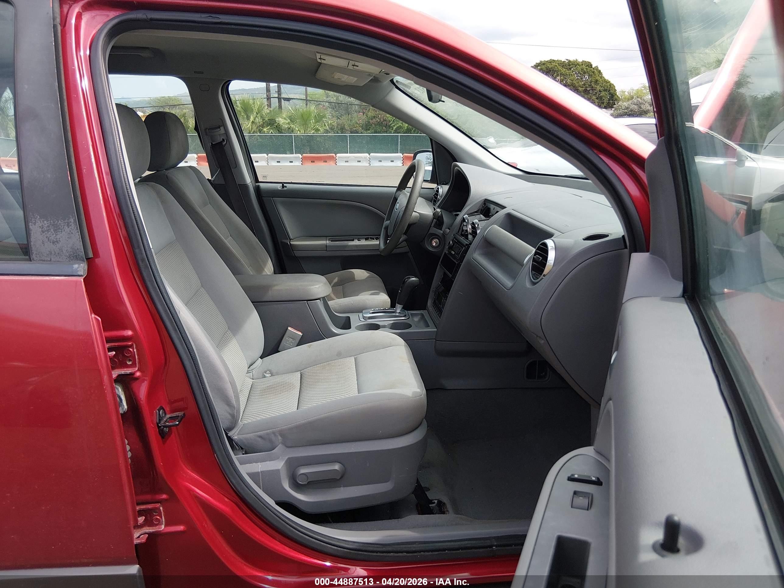 2005 Ford Freestyle Se Red vin: 1FMDK011X5GA28501