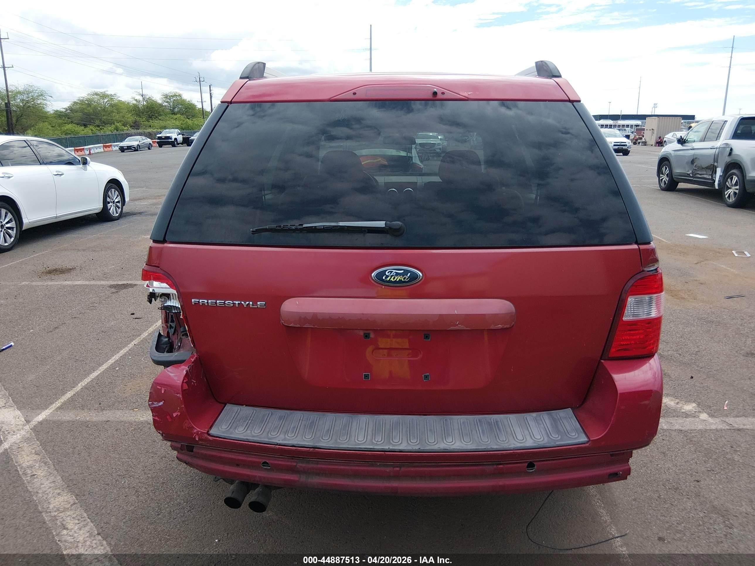 2005 Ford Freestyle Se Red vin: 1FMDK011X5GA28501