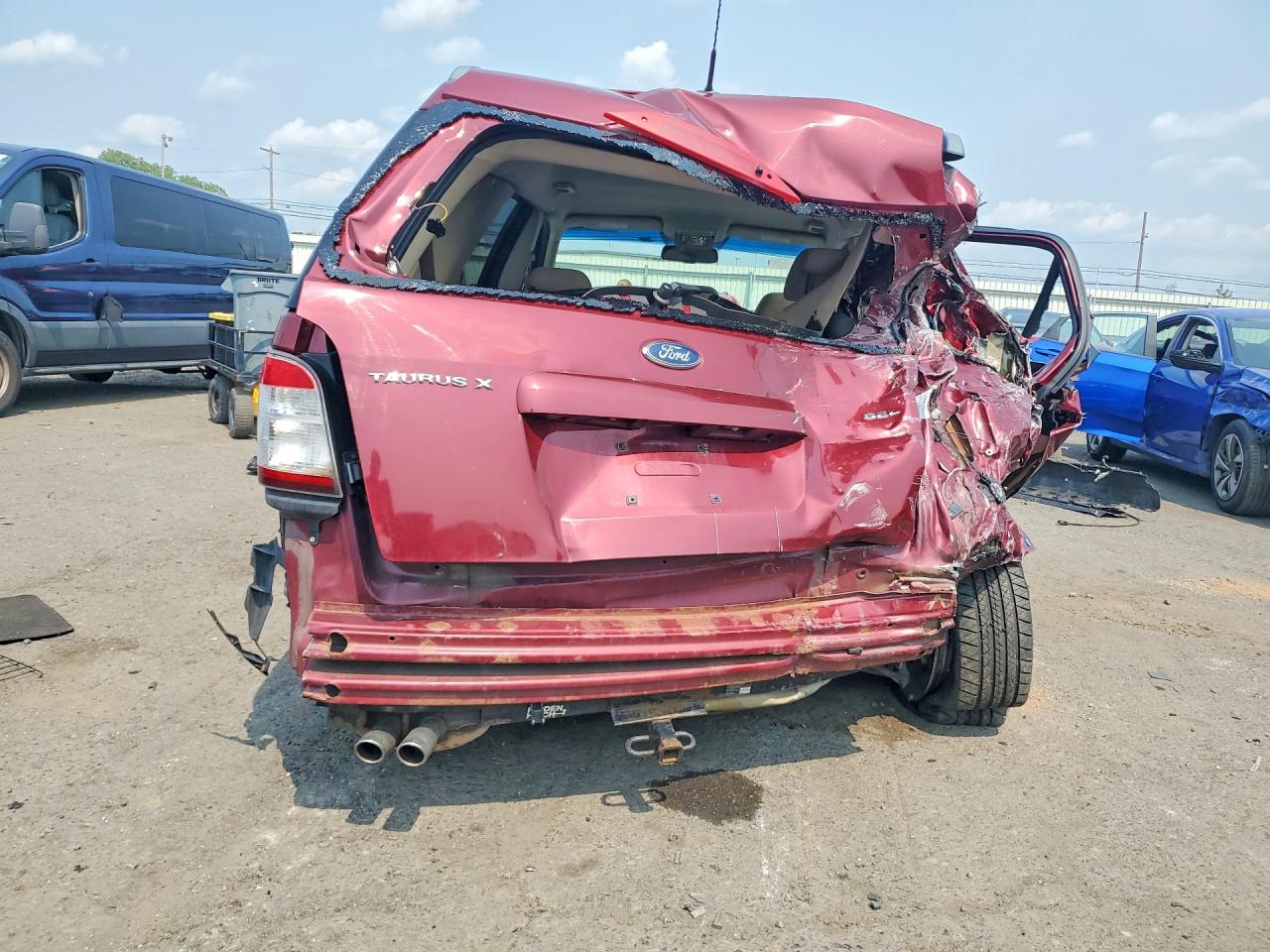 2008 Ford Taurus X Sel Red vin: 1FMDK02W08GA45824