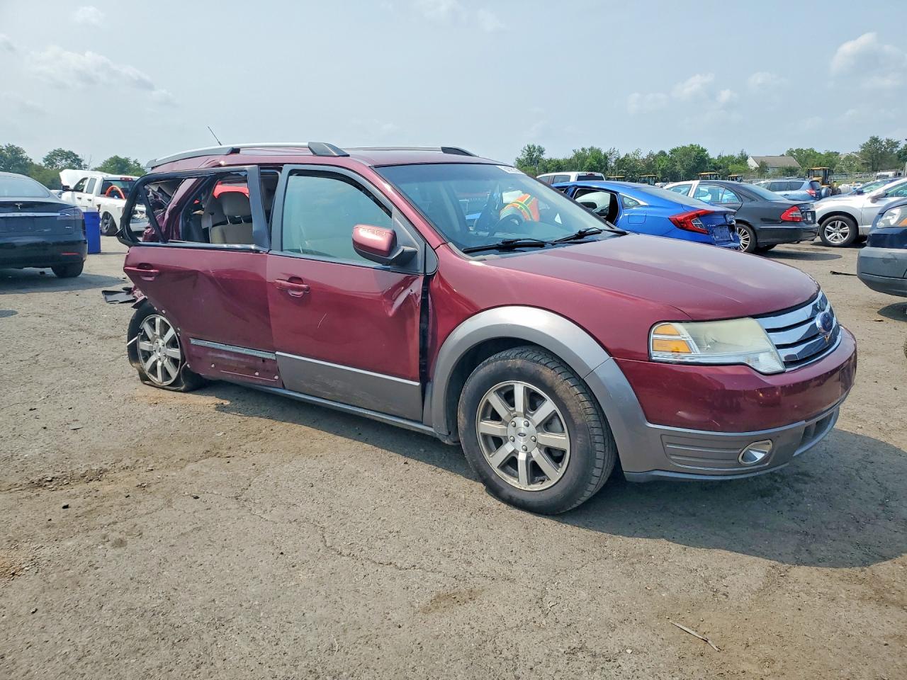 2008 Ford Taurus X Sel Red vin: 1FMDK02W08GA45824