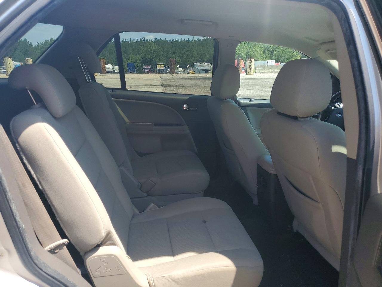 2008 Ford Taurus X Sel Cream vin: 1FMDK02W28GA33366