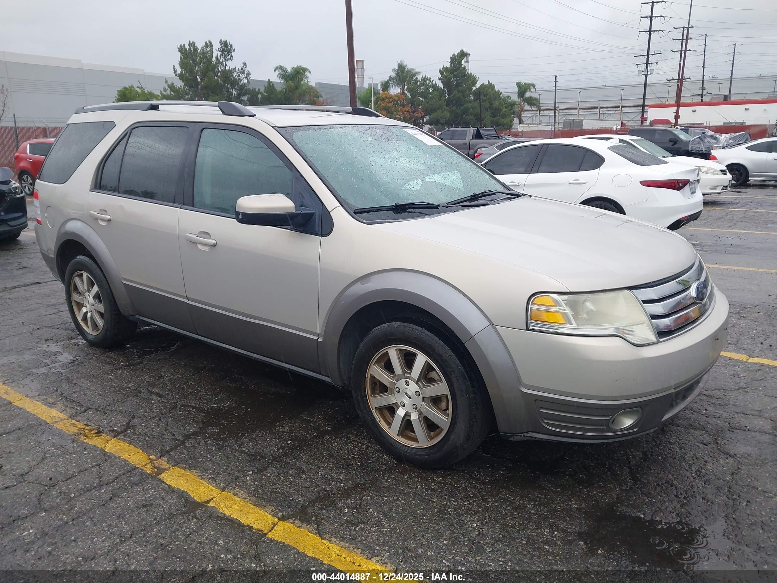 2009 Ford Taurus X Sel Золотой vin: 1FMDK02W49GA05456