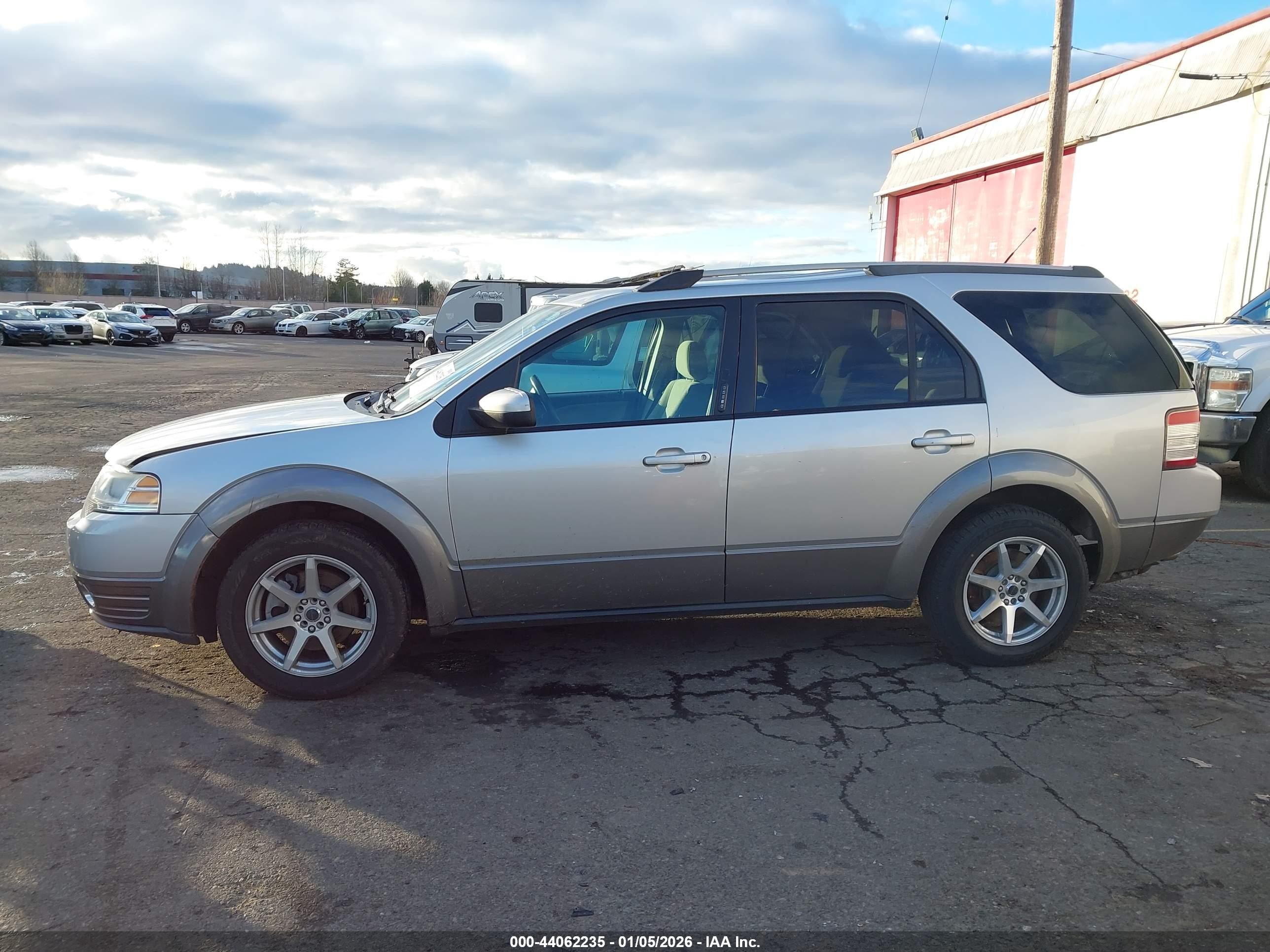2009 Ford Taurus X Sel Silver vin: 1FMDK02W49GA06316