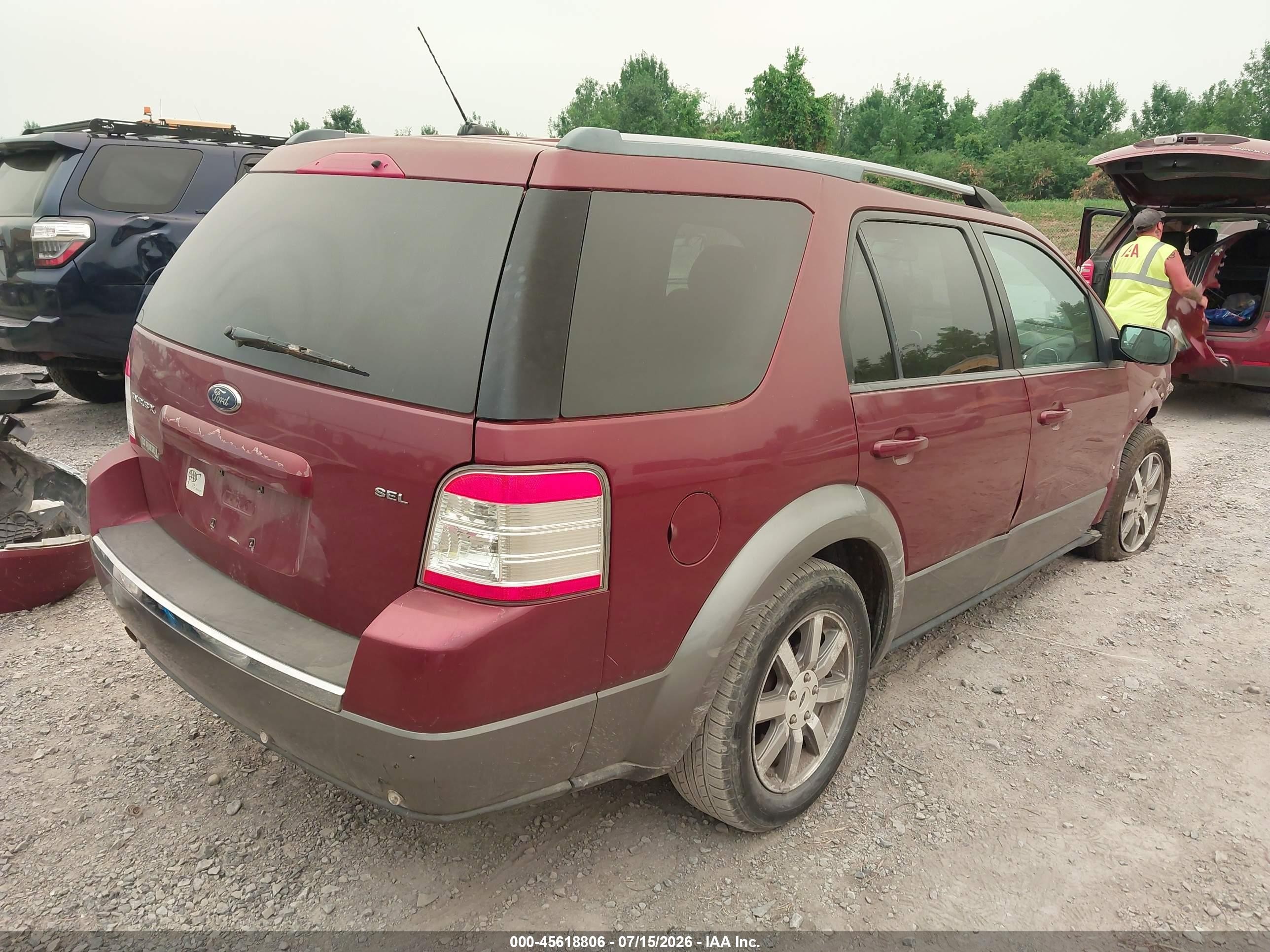 2008 Ford Taurus X Sel Red vin: 1FMDK02WX8GA14516
